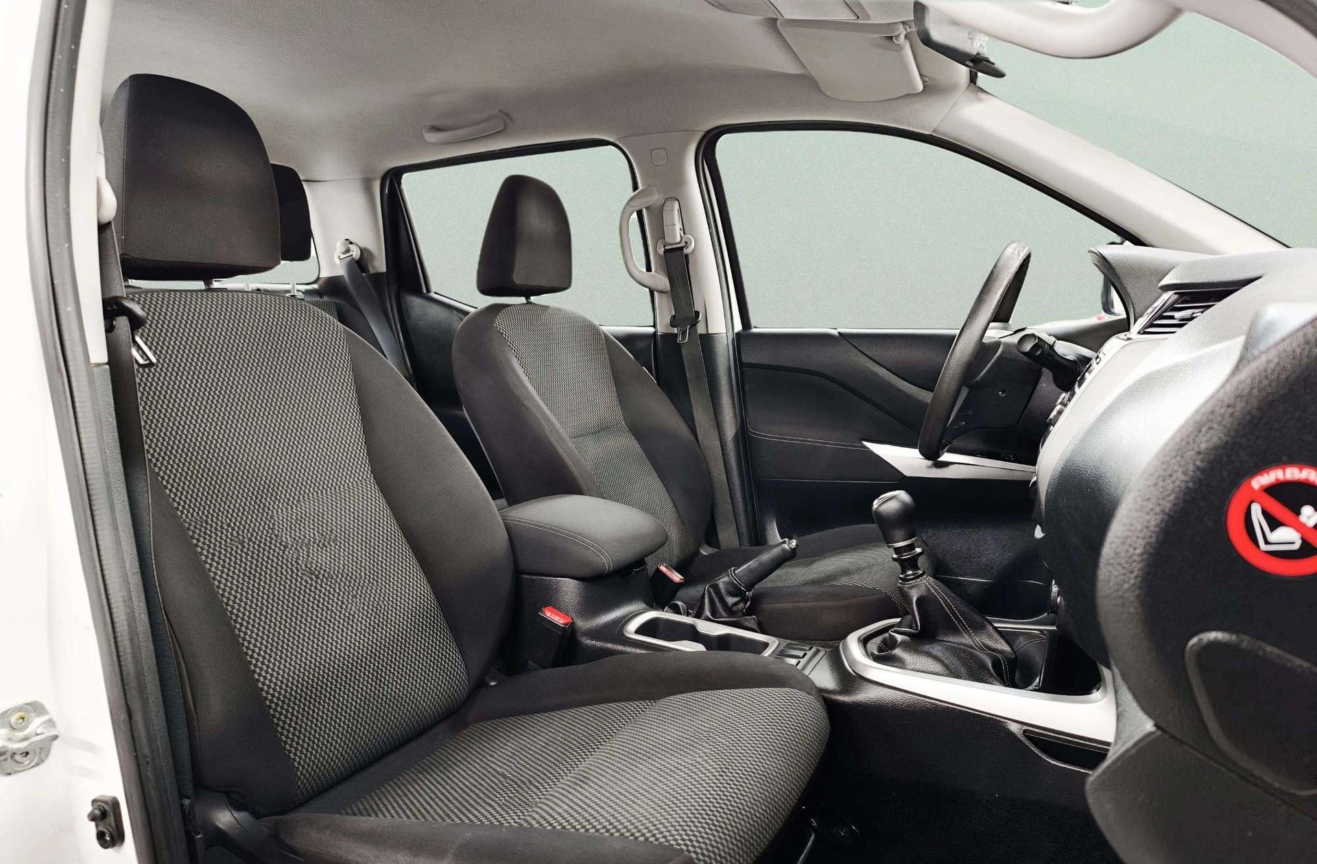 Nissan Navara PickUp 2.3 dCi Doble Cabina Visia BDif - foto 17