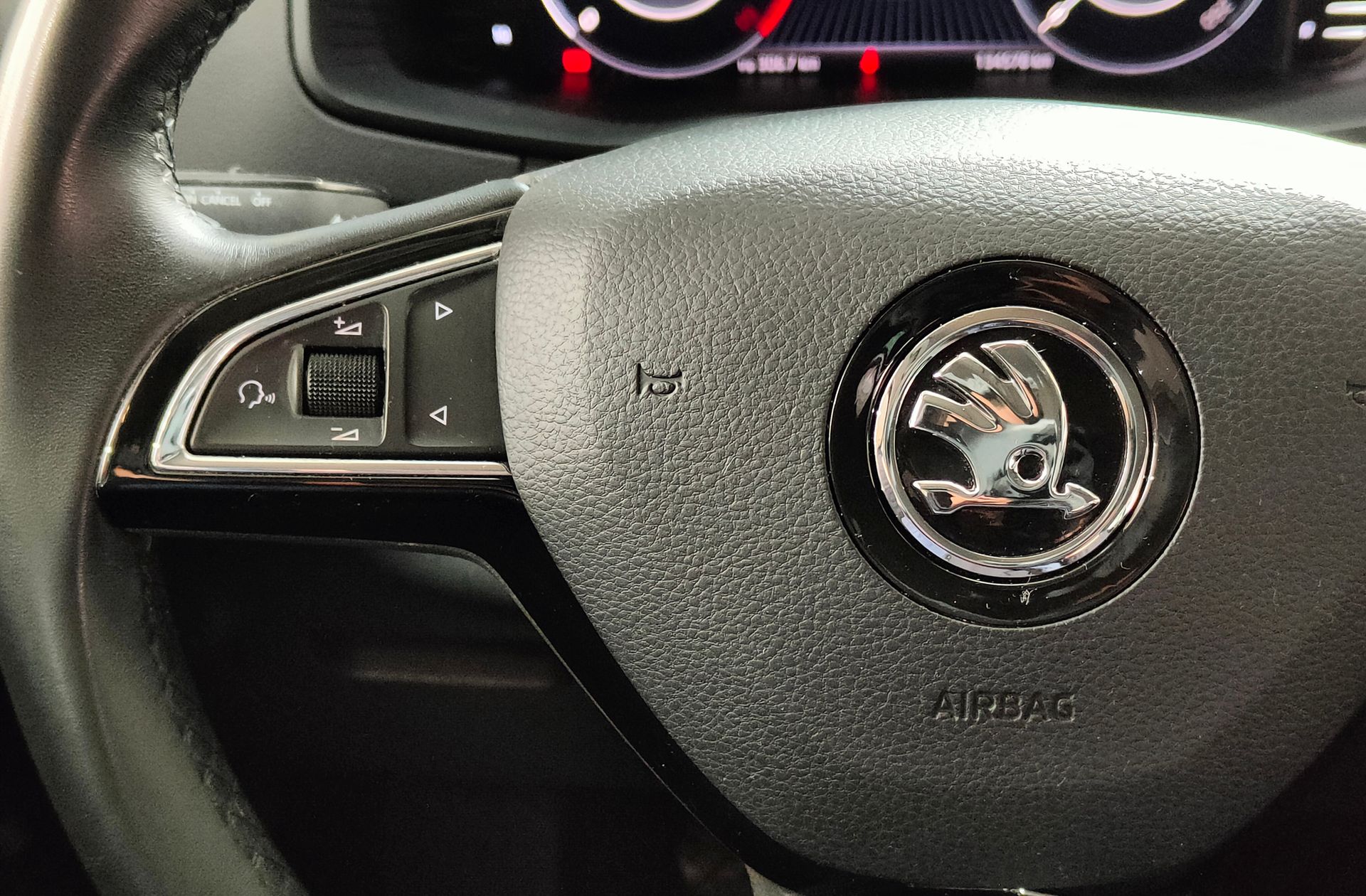 Škoda Karoq 1.6 TDI Ambition - foto 28