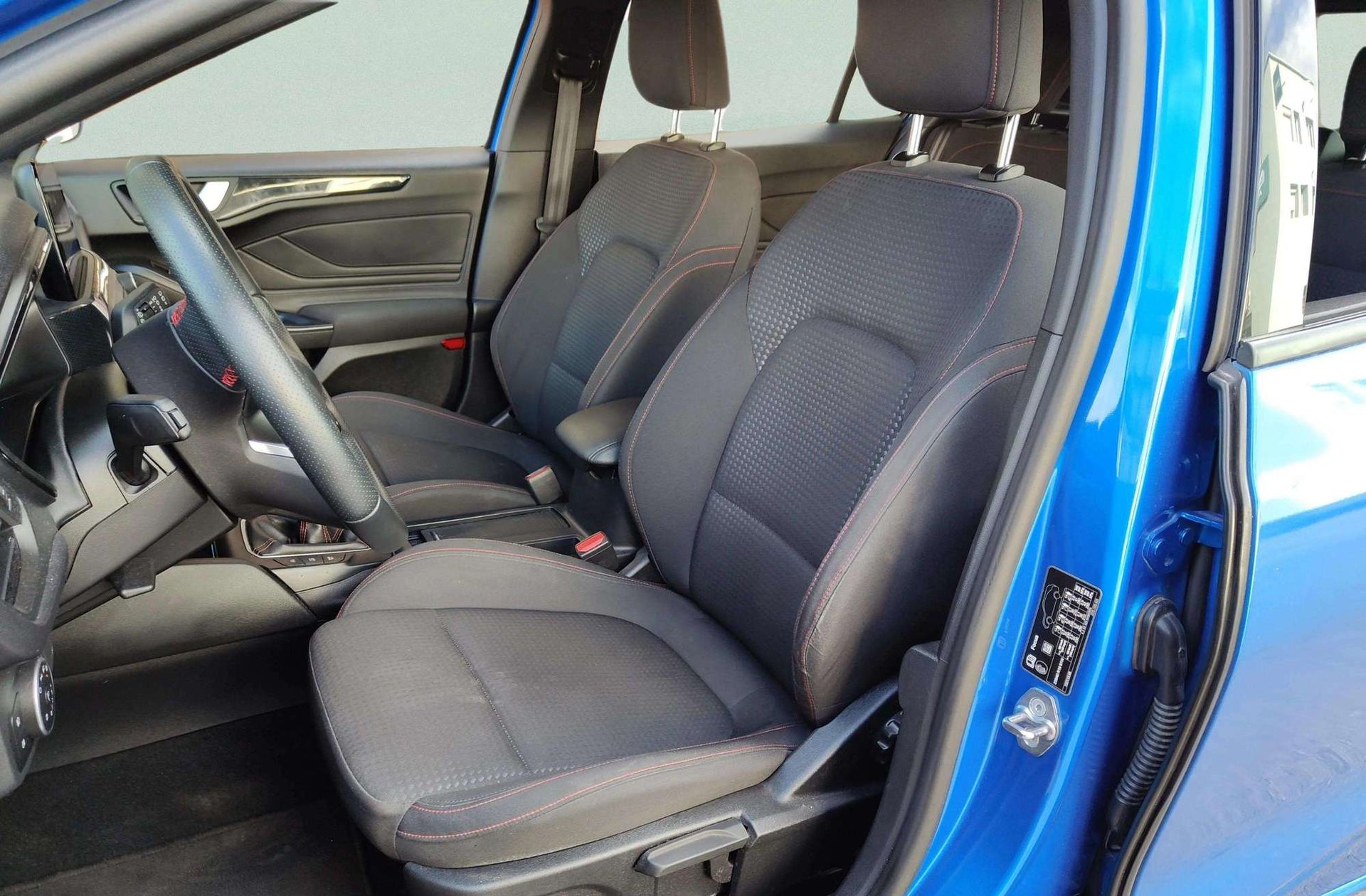 Ford Focus 1.0 EcoBoost ST-Line - foto 11