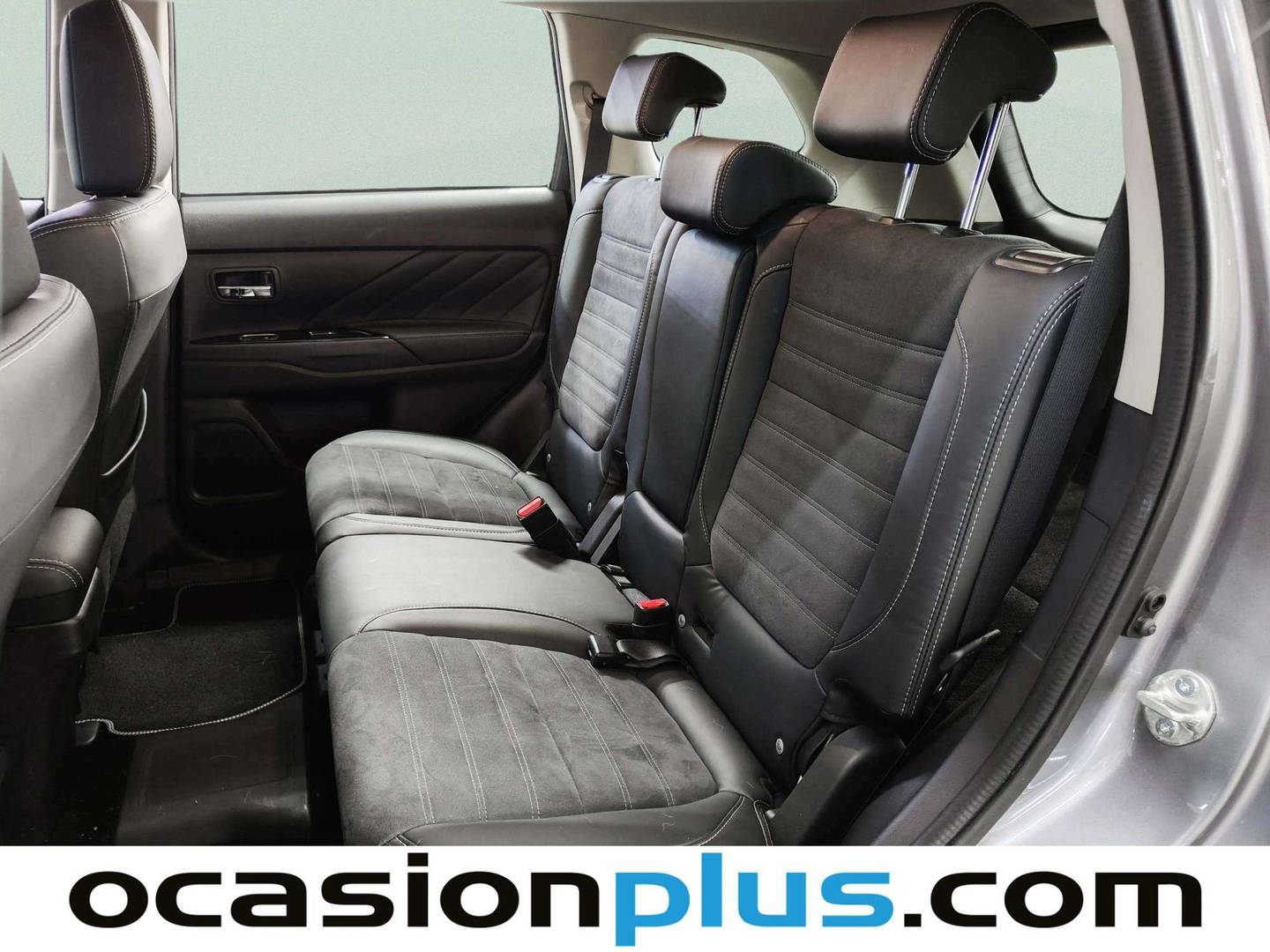 Foto asientos traseros Mitsubishi Outlander Mitsubishi Outlander 2.0 PHEV Kaiteki 4WD Auto (203 CV)