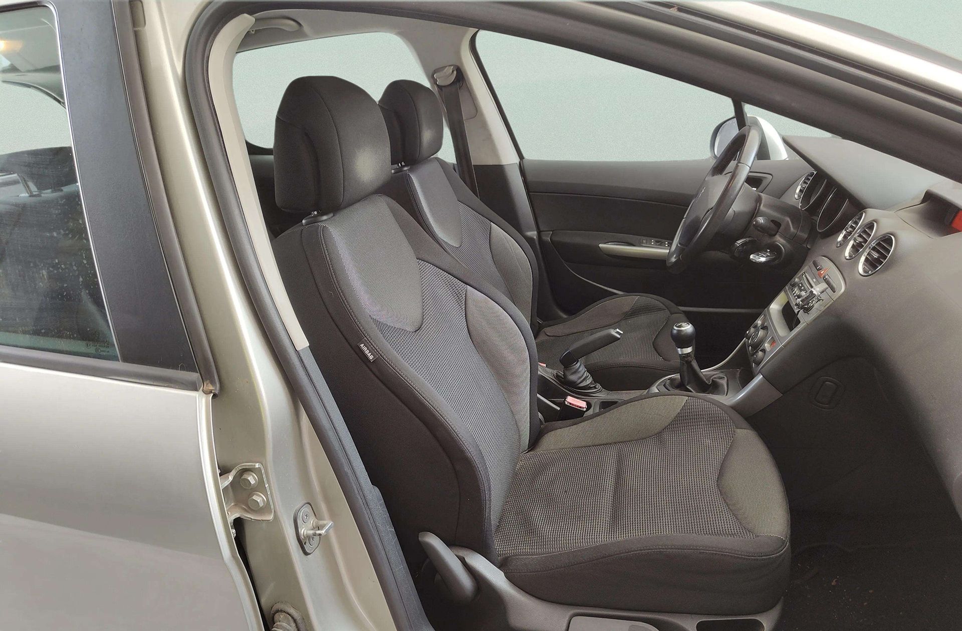 Peugeot 308 1.6 HDi FAP Sport - foto 14