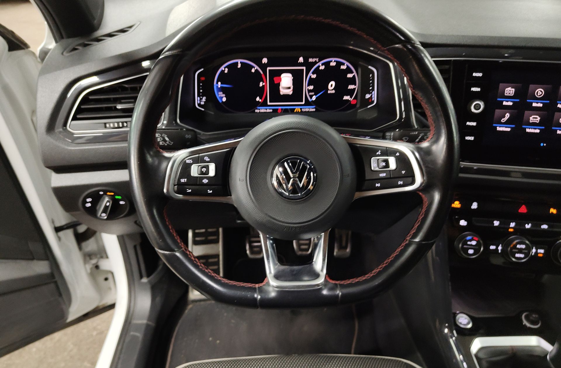 Volkswagen T-Roc Sport 1.6 TDI - foto 32