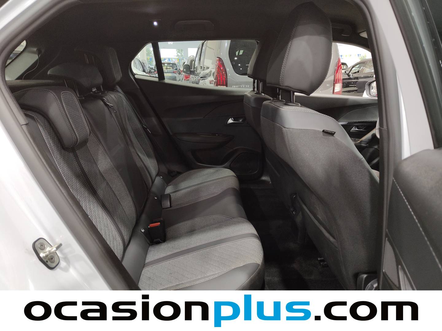 Foto Peugeot 2008 Peugeot 2008 Allure Hybrid eDCS6 (136 CV)