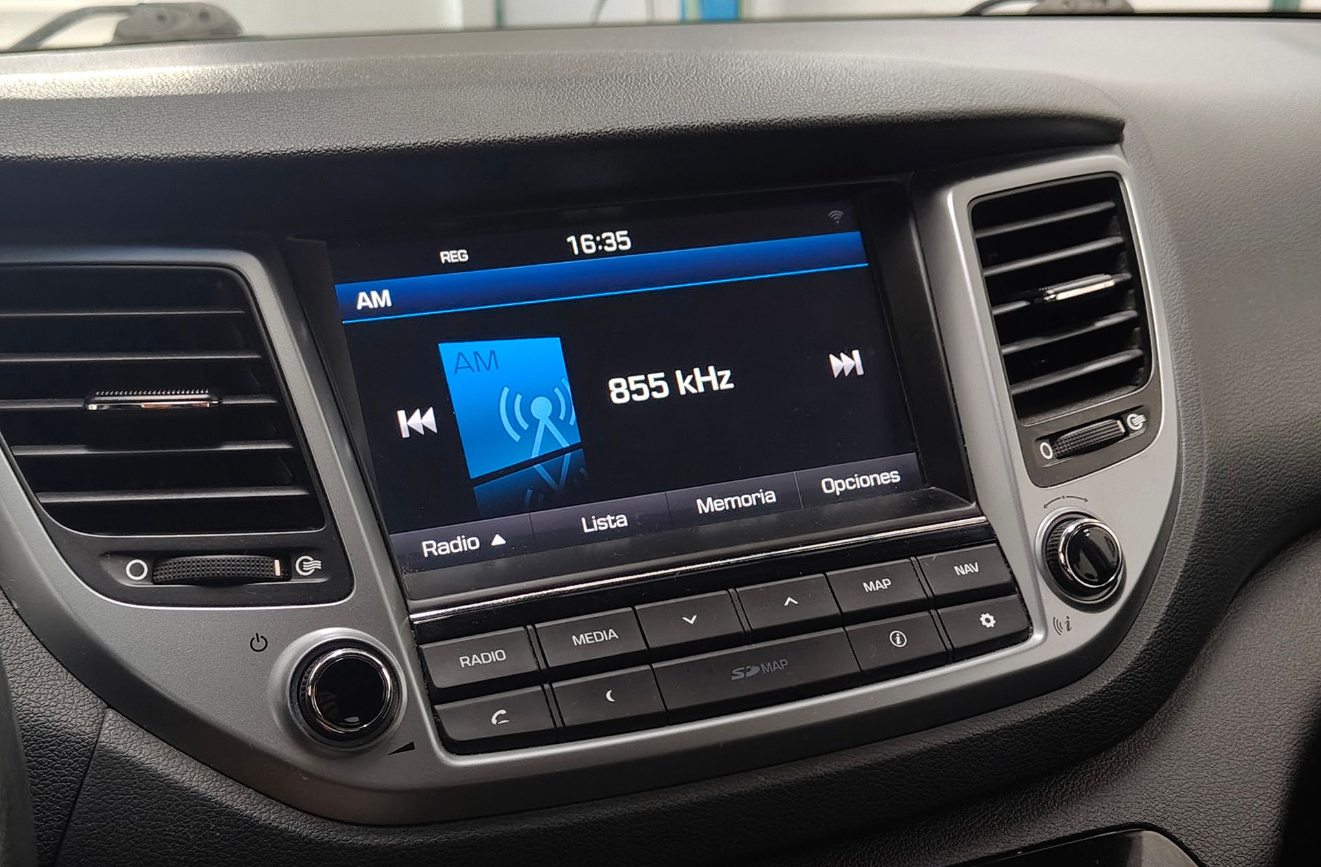 Hyundai Tucson 1.6 GDI BlueDrive 25 Aniversario 4x2 - foto 27