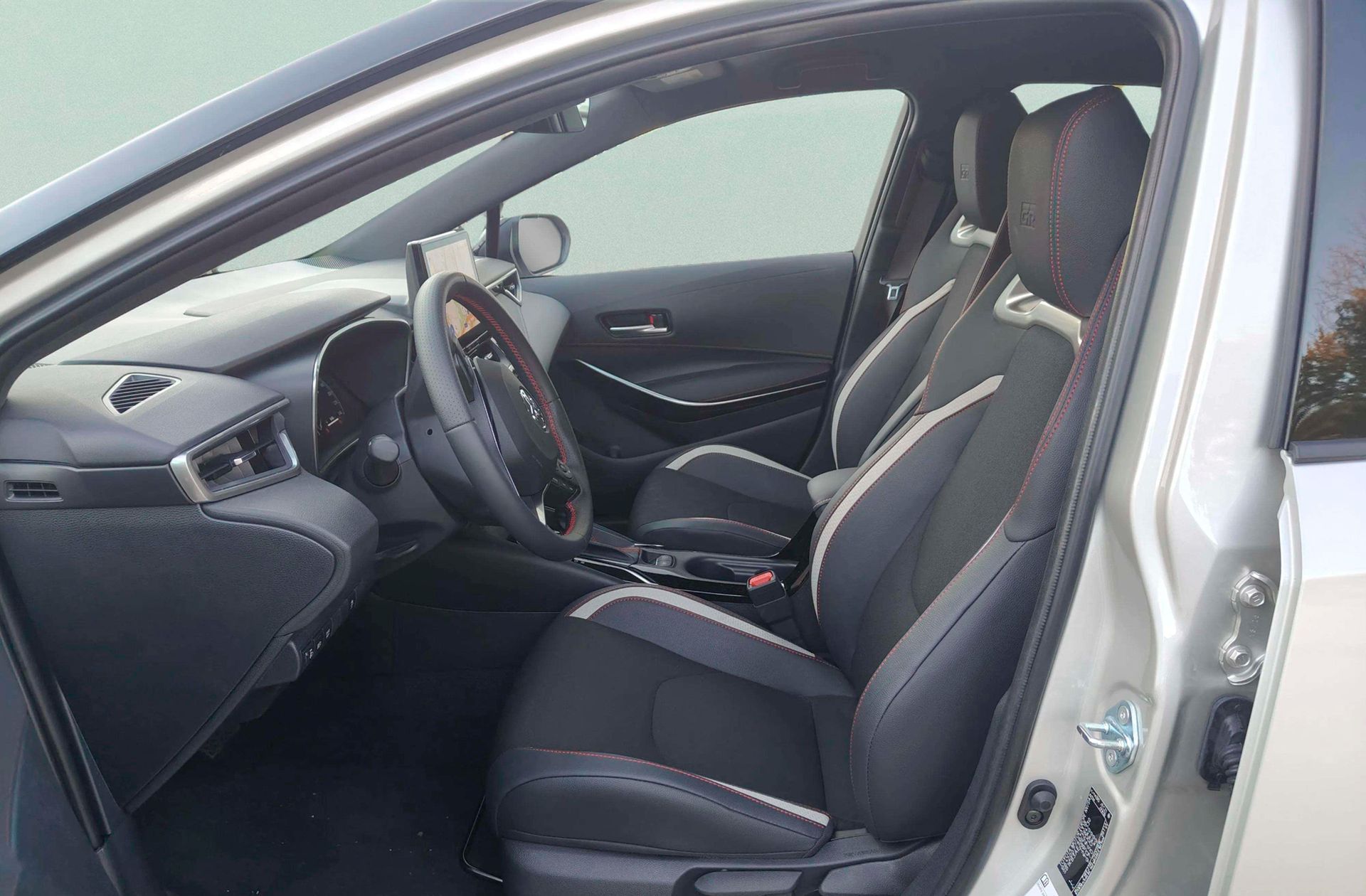Toyota Corolla 140H GR-Sport - foto 11