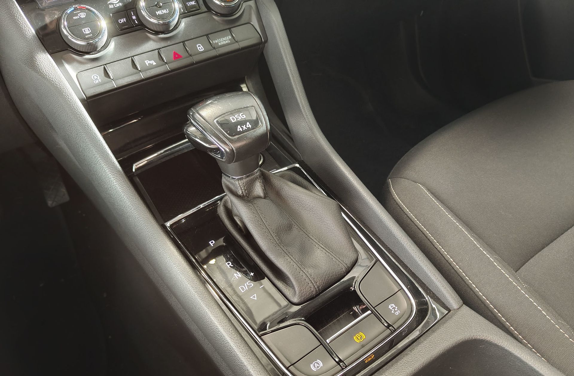 Škoda Karoq 2.0 TDI Ambition 4x4 DSG - foto 6