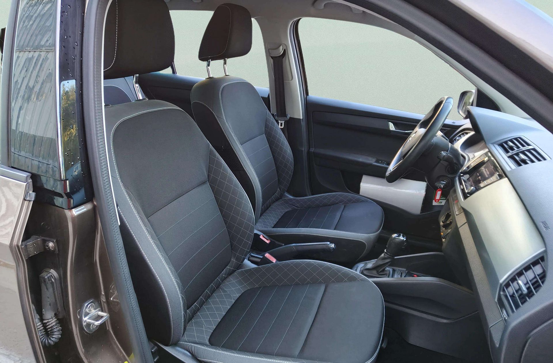 Škoda Fabia 1.0 TSI Like DSG - foto 18