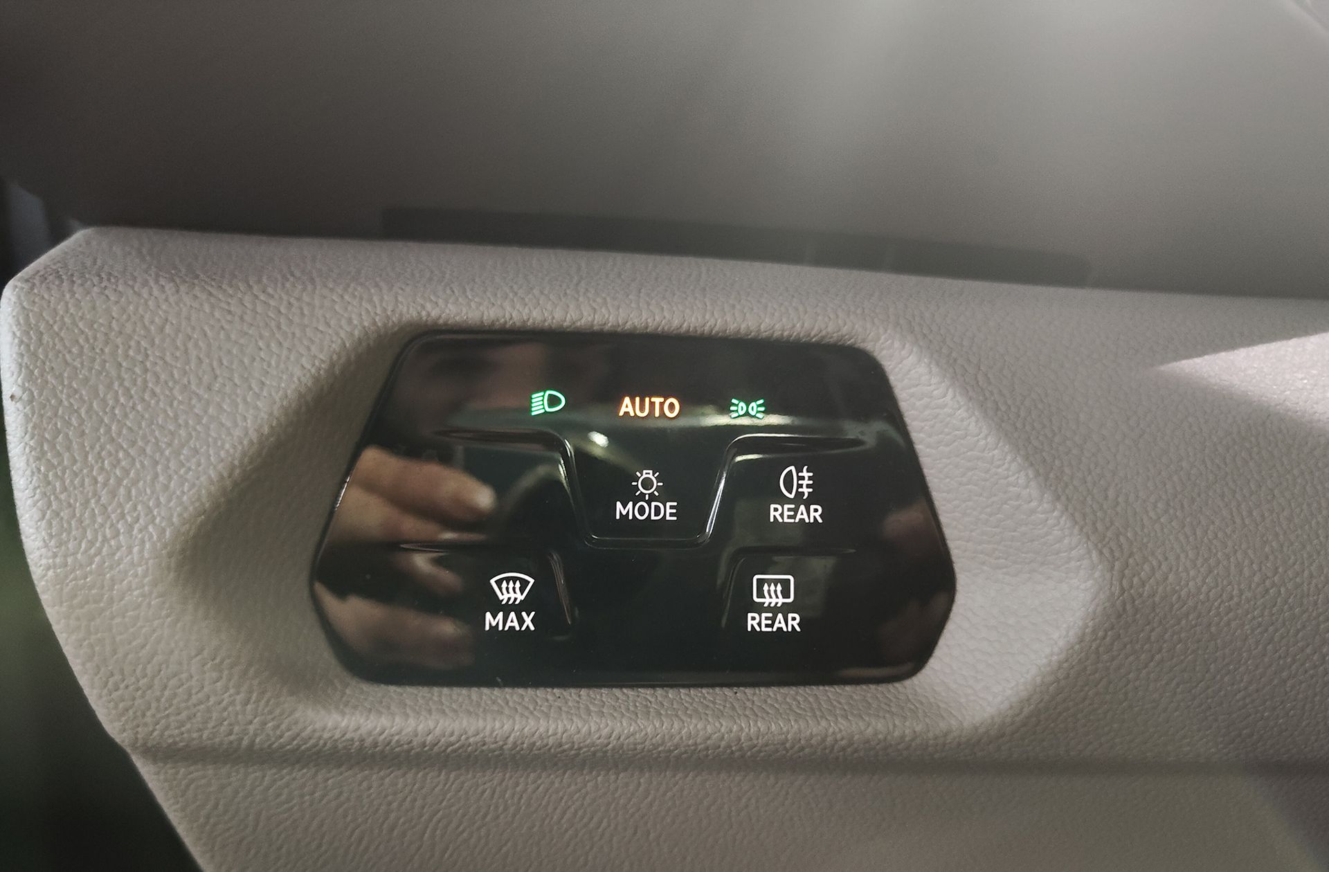 Volkswagen Multivan 1.4 TSI PHEV Batalla Corta DSG 7 plazas - foto 11
