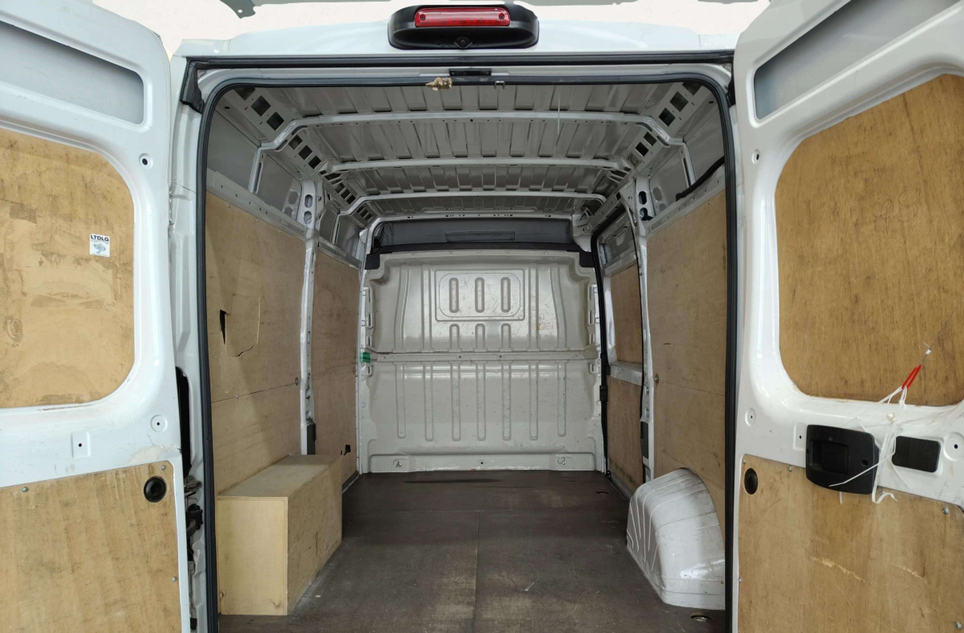 Peugeot Boxer Furgon BlueHDi 140 Pack 335 L2H2 - foto 12
