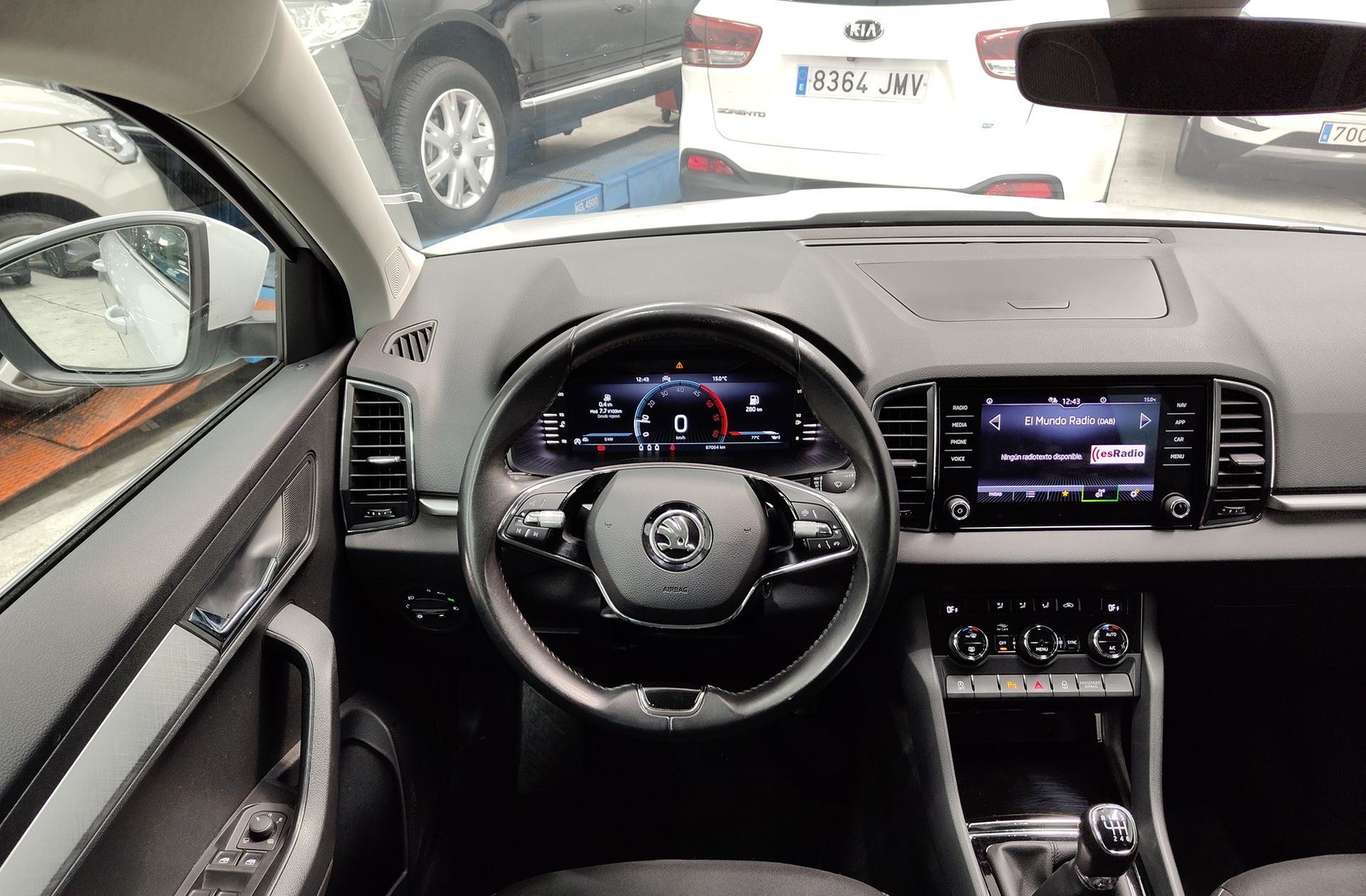 Škoda Karoq 2.0 TDI Ambition - foto 25