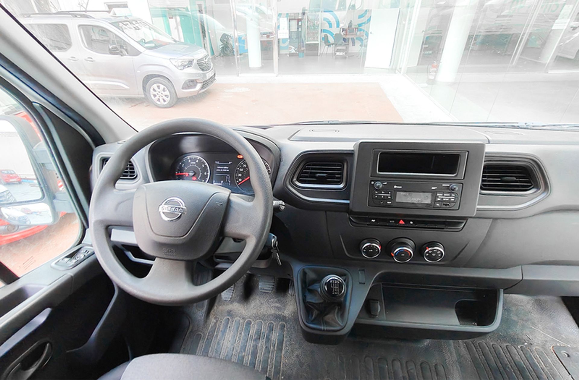 Nissan Interstar 2.3 dCi L2H2 3,5T FWD GO - foto 6
