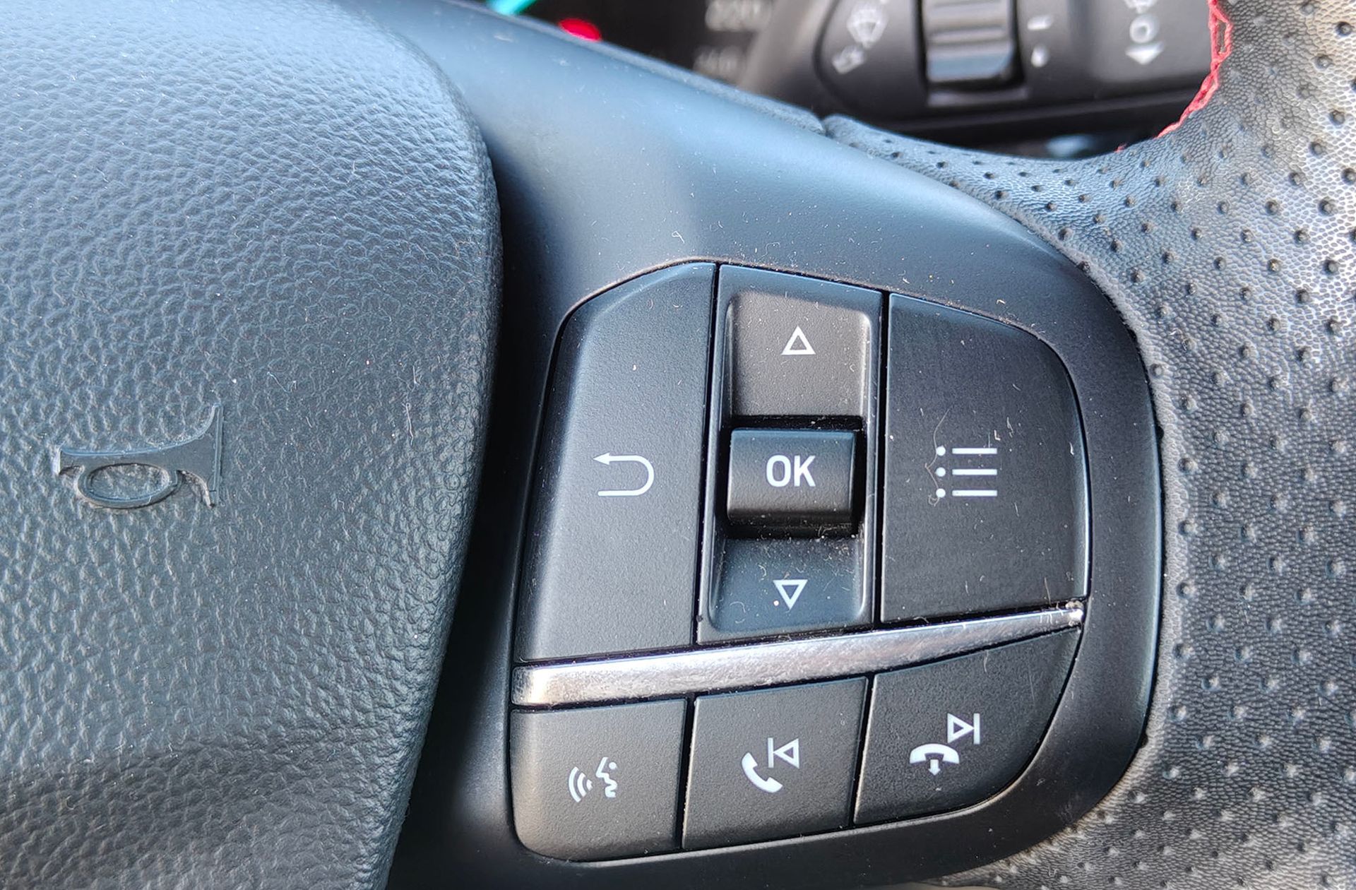 Ford Focus SportBreak 1.0 EcoBoost MHEV ST-Line - foto 35