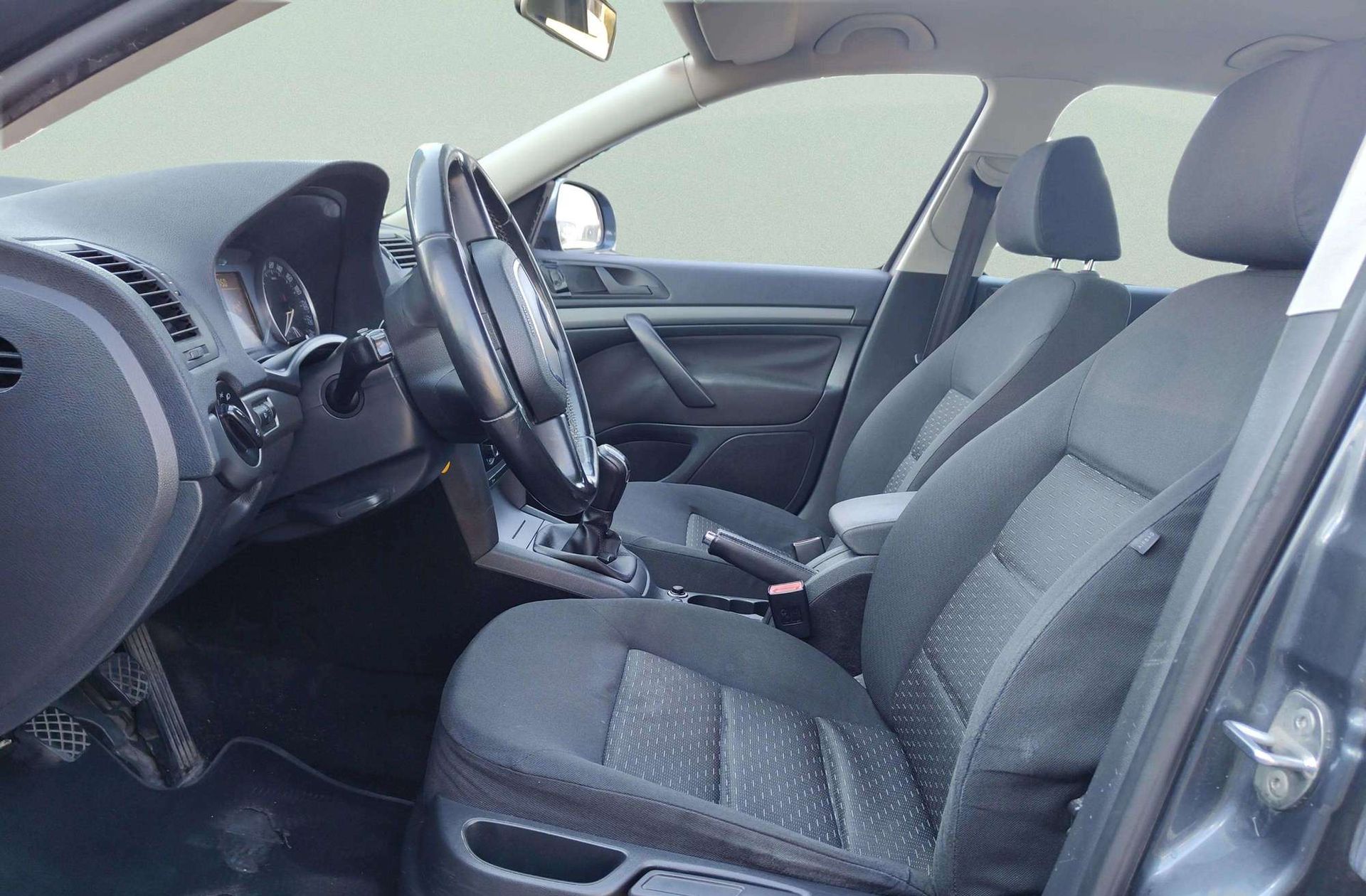 Škoda Octavia 1.6 TDI Active Plus - foto 8
