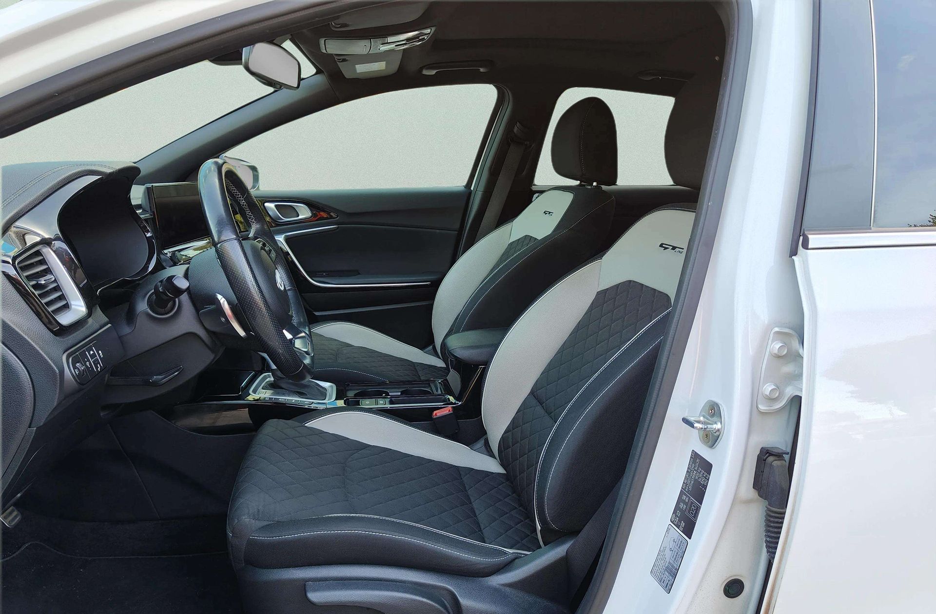 Kia Ceed 1.6 MHEV GT Line DCT - foto 14