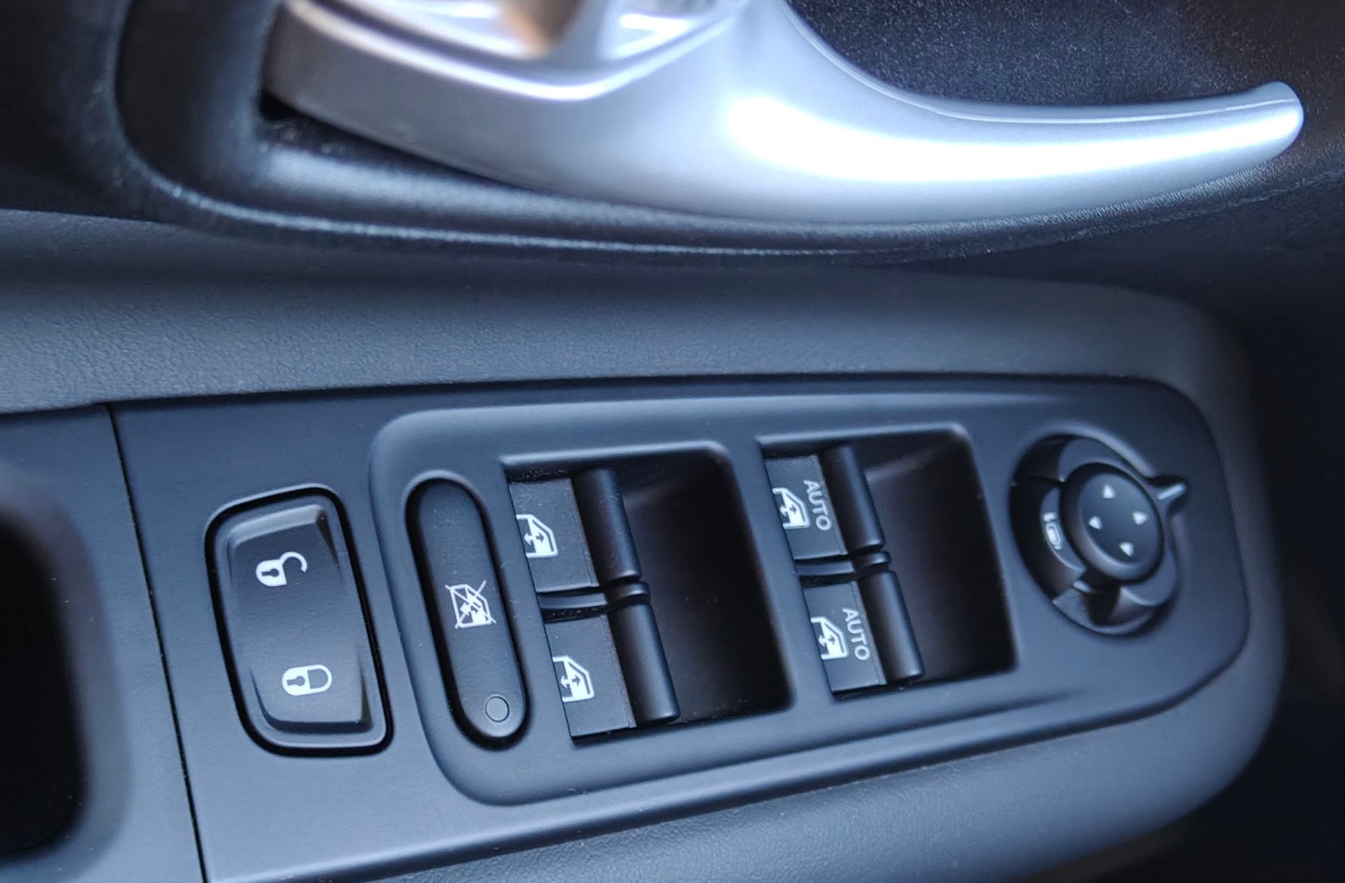 Jeep Renegade eHybrid 1.5 Limited ATX - foto 32
