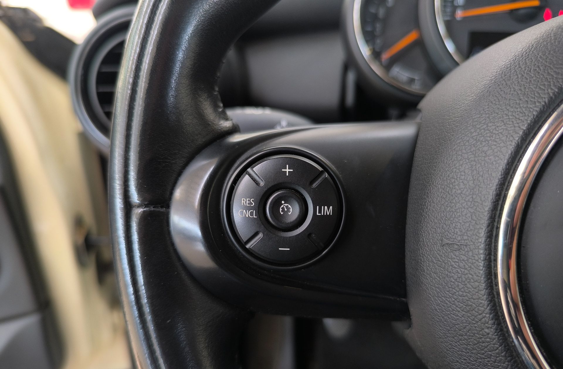 MINI Cooper One D - foto 26