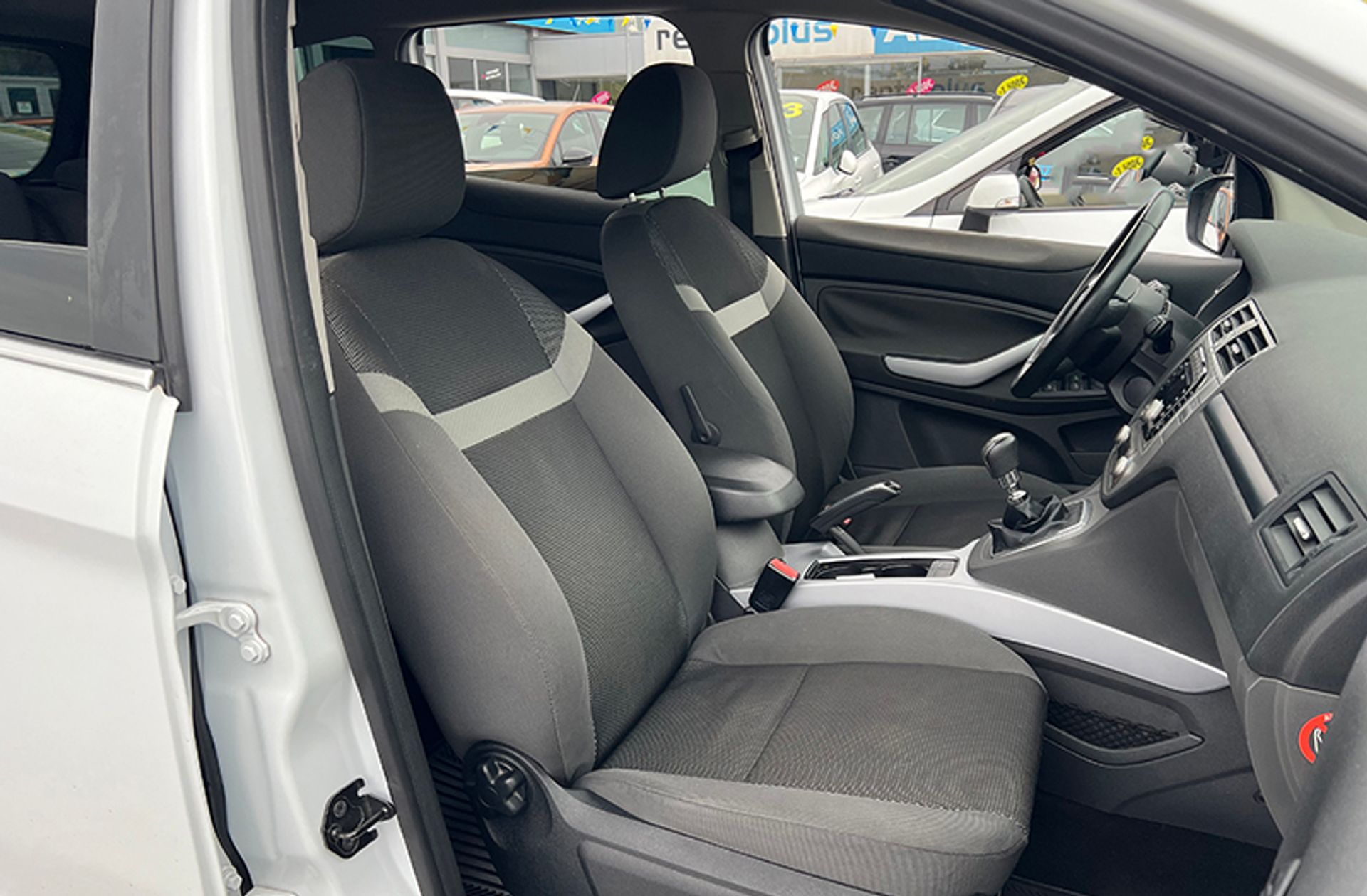 Ford Kuga 2.0 TDCi Trend 4x2 - foto 13