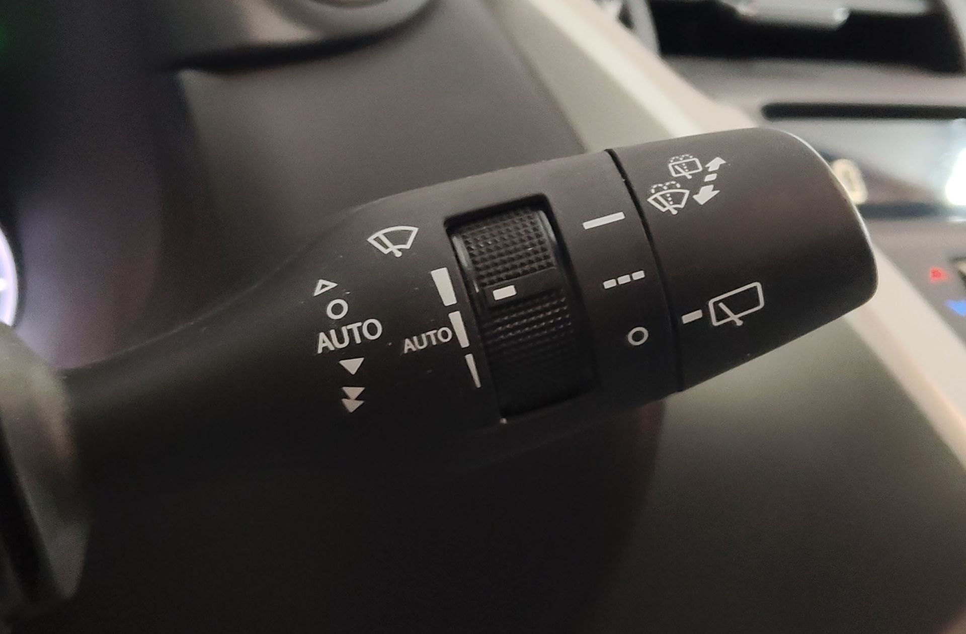 Lexus NX 300h Premium 2WD - foto 34