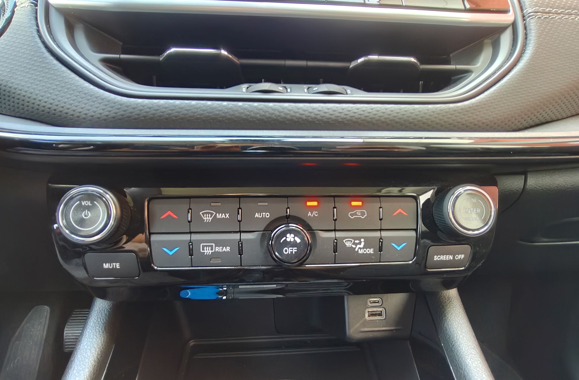 Jeep Compass 1.5 MHEV Night Eagle DCT - foto 30