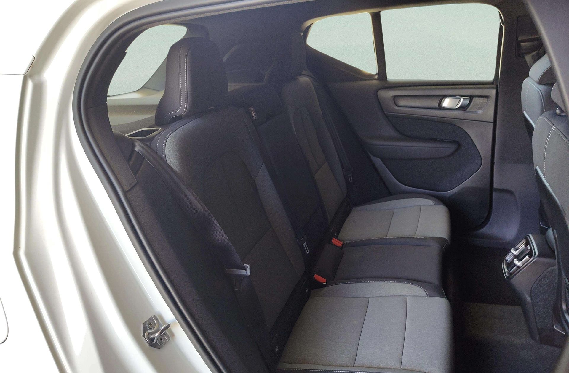 Volvo XC40 T2 Momentum Pro - foto 18