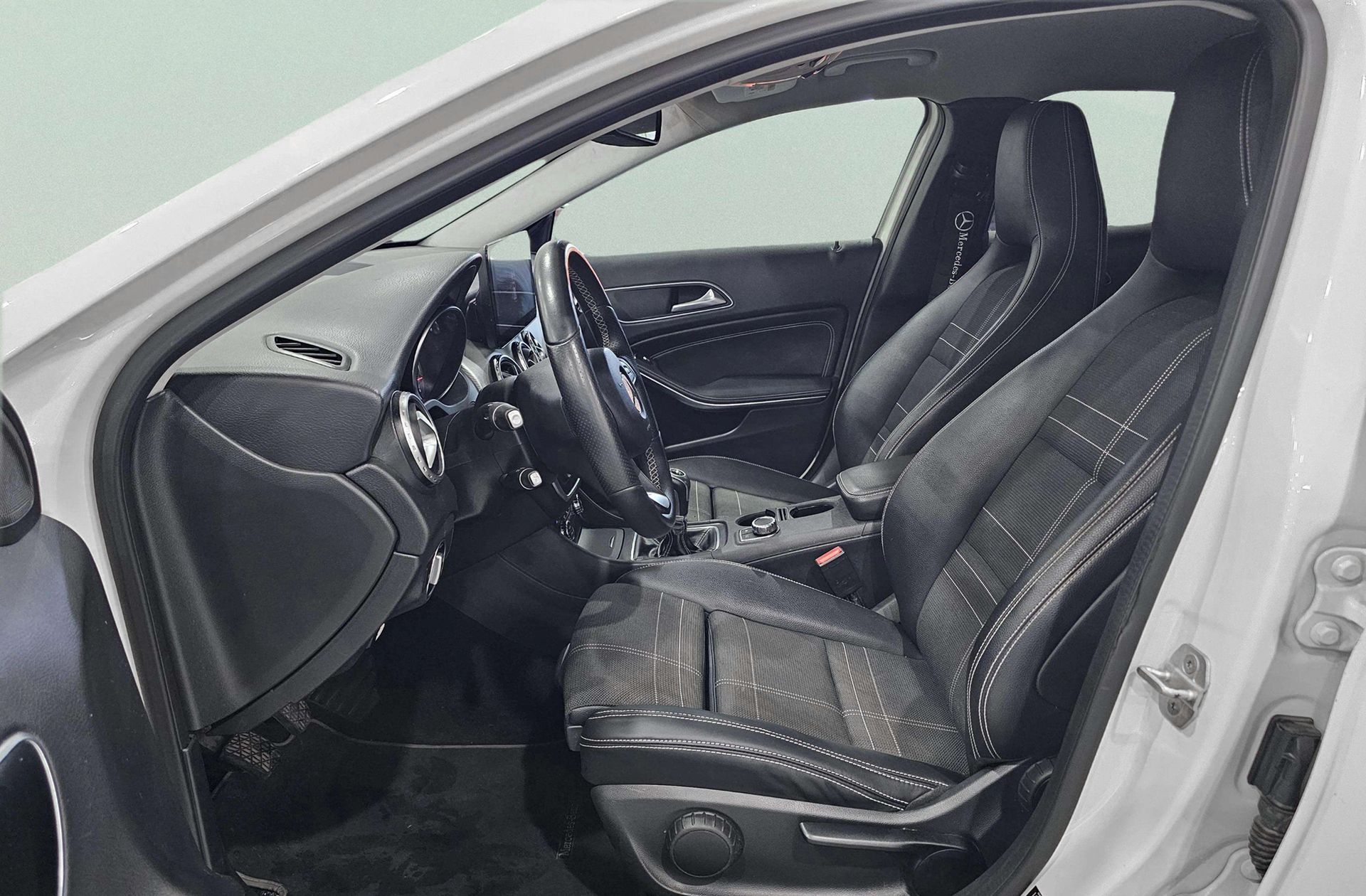 Mercedes-Benz GLA 200 d Urban - foto 12