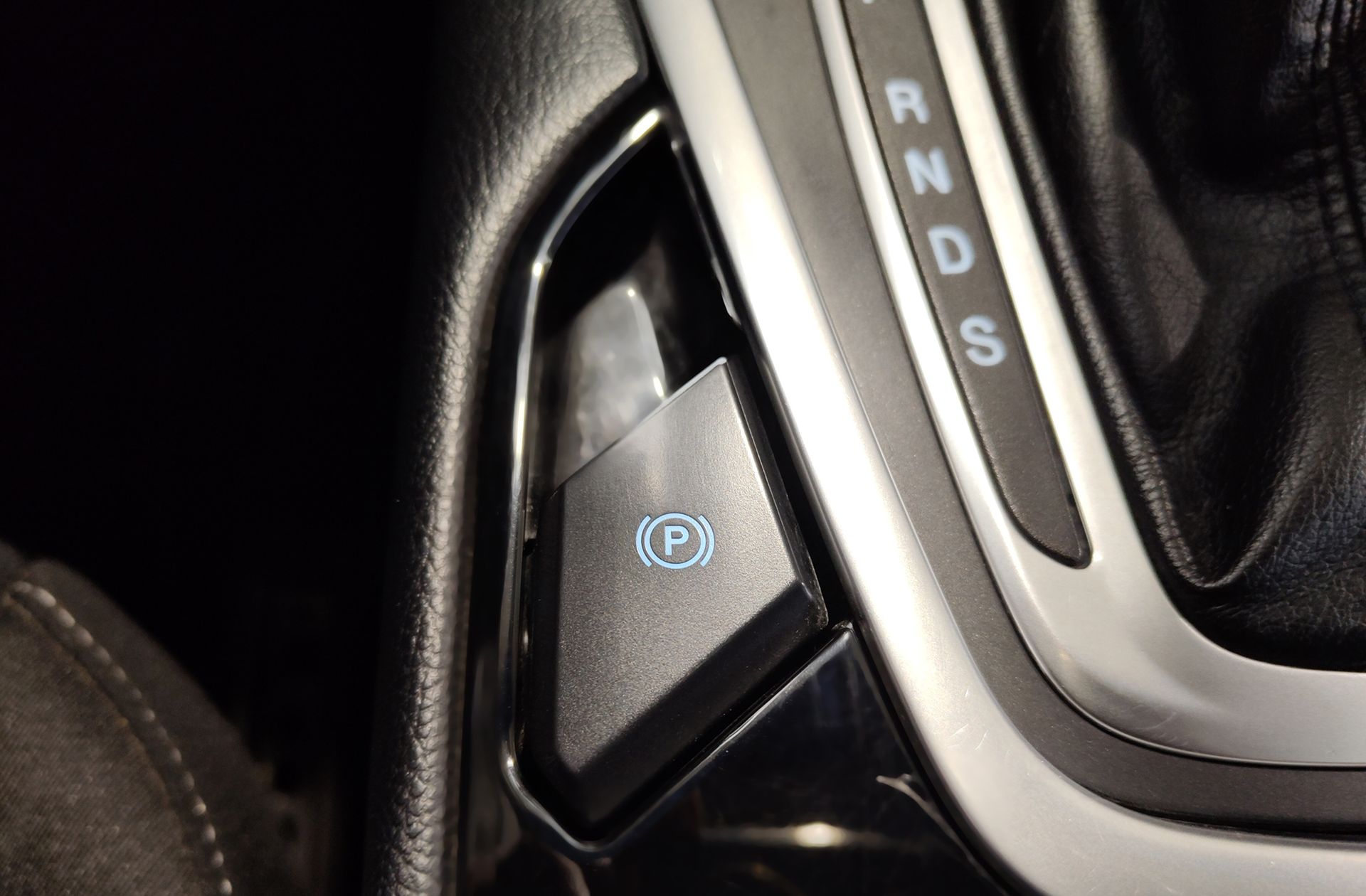 Ford Edge 2.0 TDCi Titanium 4WD PowerShift - foto 33