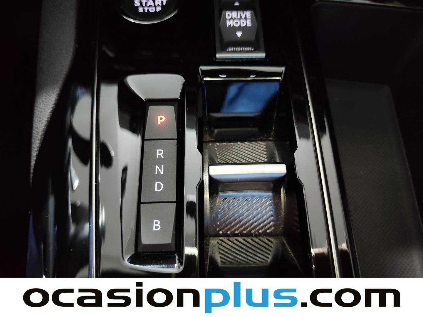 Foto Peugeot 3008 Hybrid Peugeot 3008 Hybrid 300 Allure Pack e-EAT8  (300 CV)