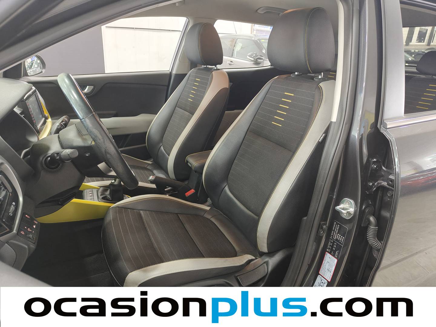 Foto asientos delanteros KIA Stonic Kia Stonic 1.0 T-GDi Tech (100 CV)