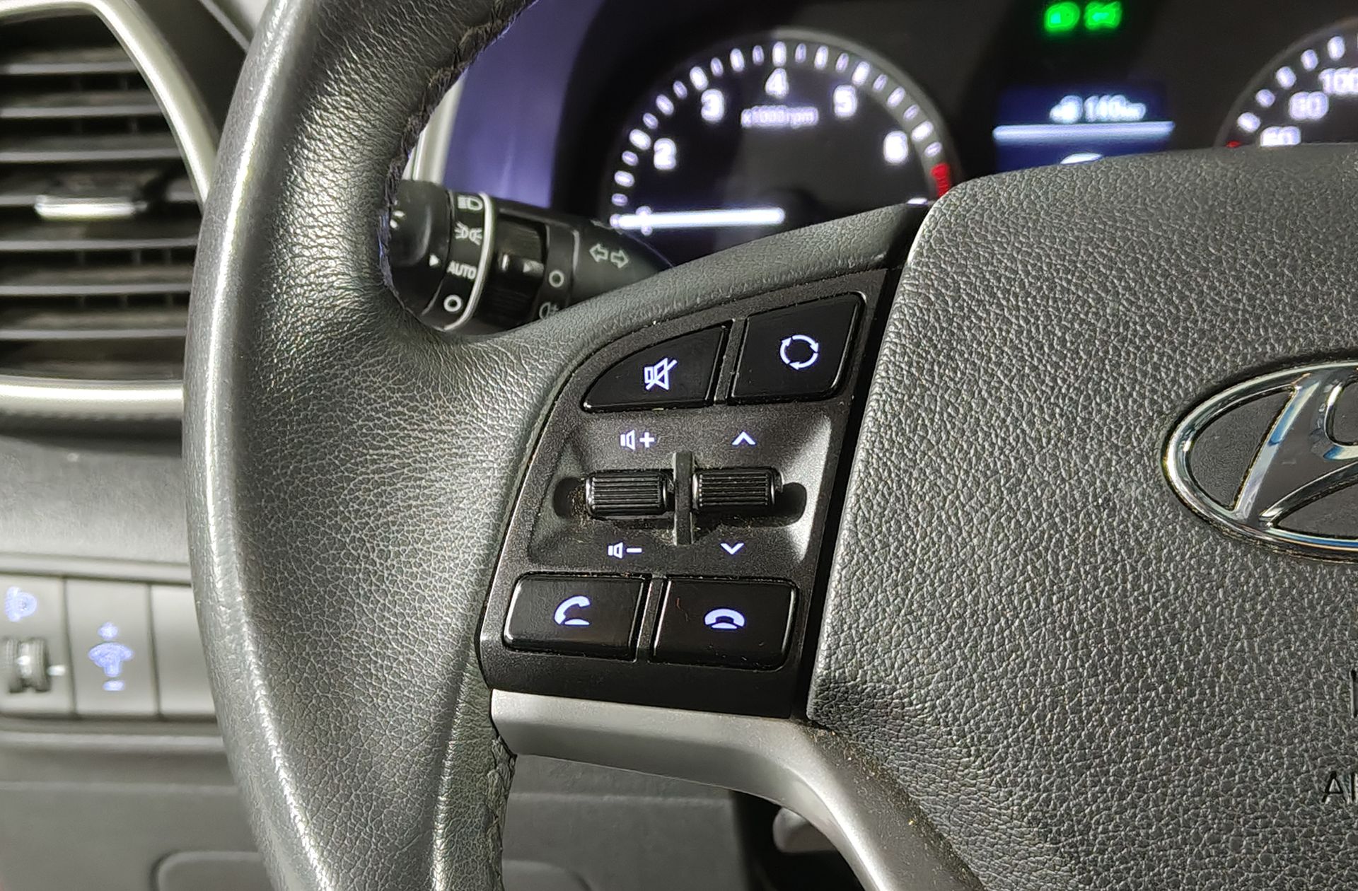 Hyundai Tucson 1.6 GDI BlueDrive Essence 4x2 - foto 18