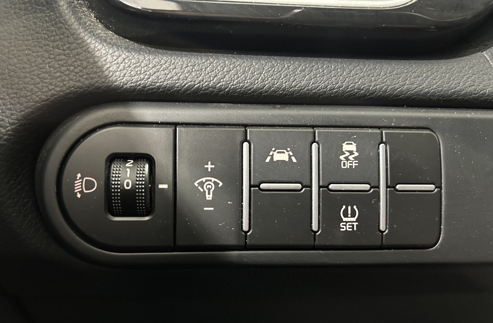 Kia XCeed 1.5 MHEV iMT Tech - foto 22