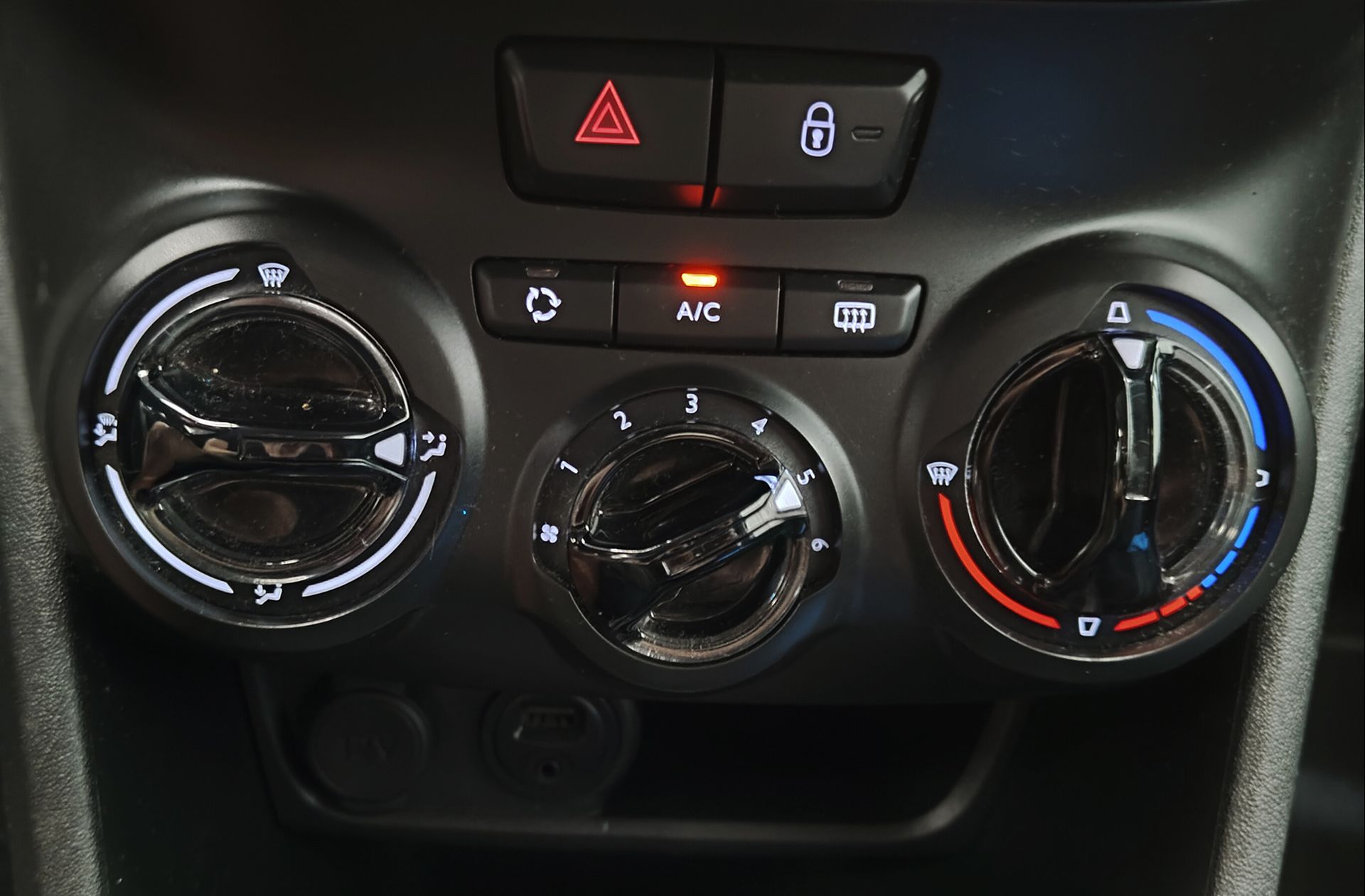Peugeot 2008 BlueHDi 100 Style - foto 27