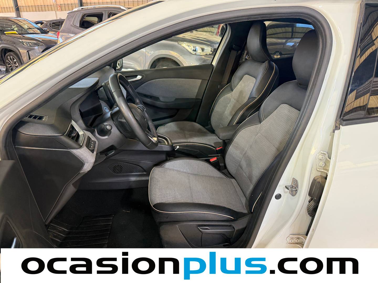 Foto asientos delanteros Renault Clio Renault Clio Techno E-Tech full Híbrido (143 CV)