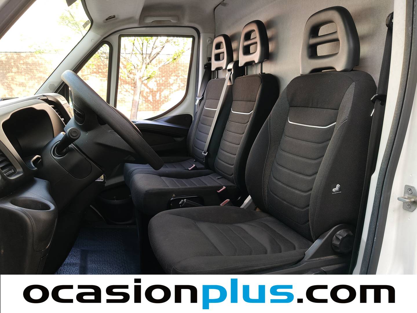 Foto asientos delanteros Iveco Daily Iveco Daily Furgon 35S 16 V 3520L/H2 (156 CV)