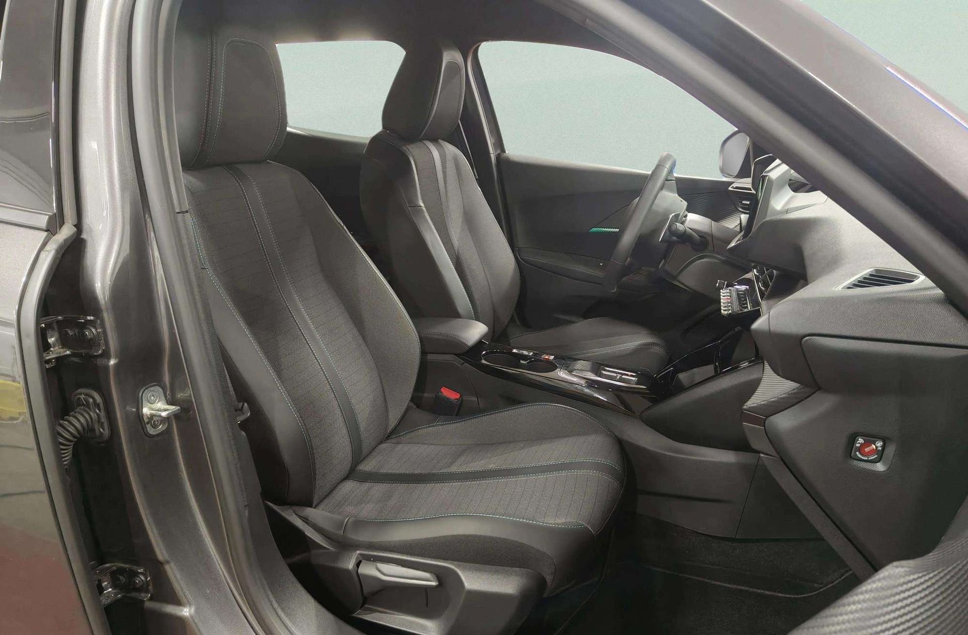 Peugeot 2008 PureTech 130 Allure Pack EAT8 - foto 21