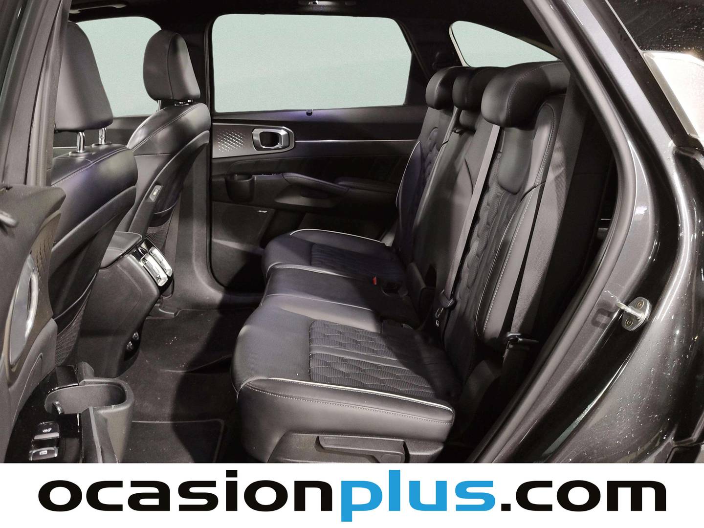 Foto asientos traseros KIA Sorento KIA Sorento 1.6 T-GDi HEV Emotion 4x2 (Pack Luxury) Auto (230 CV) 7 Plazas