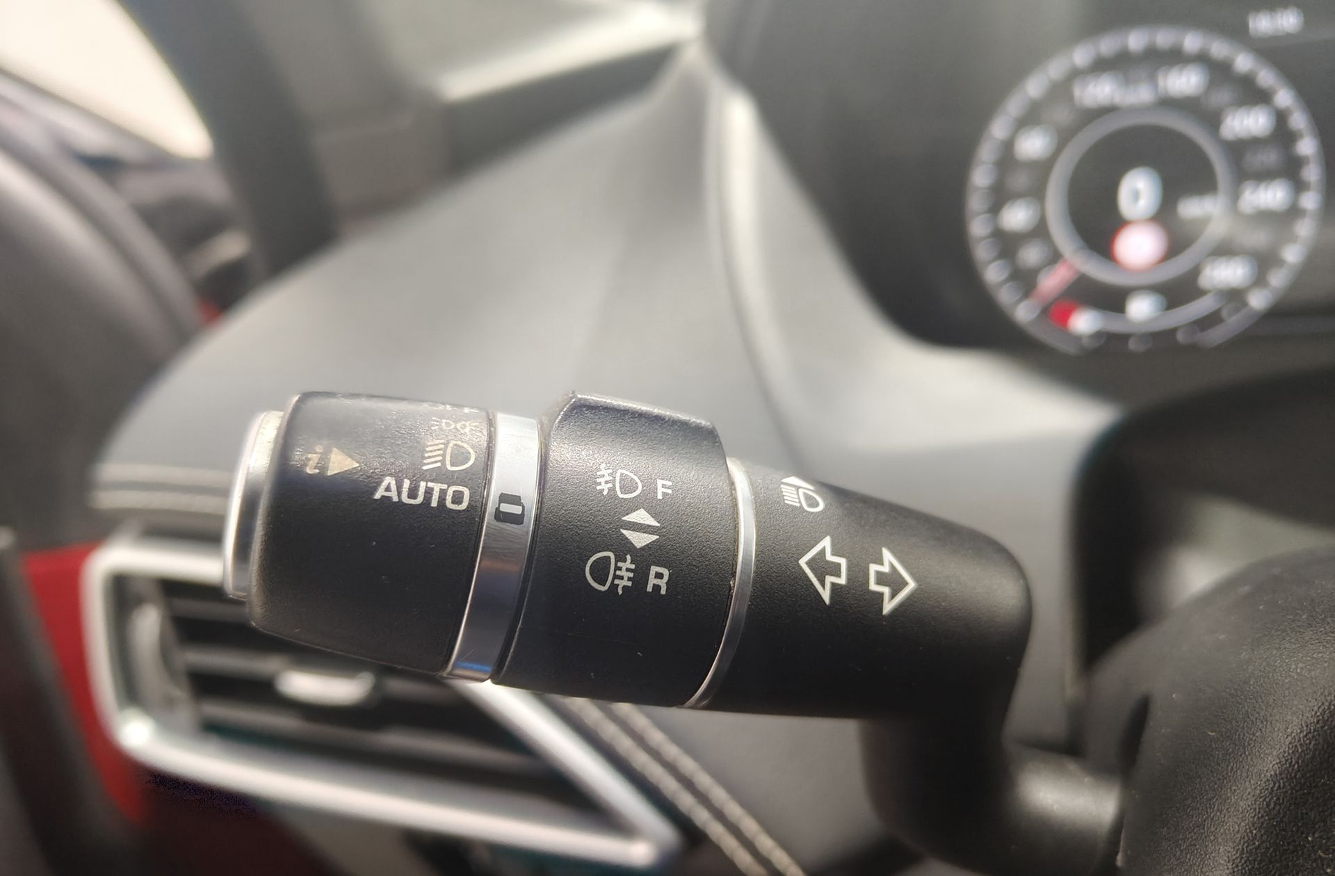 Jaguar F-Pace 2.0T i4 R-Sport AWD - foto 24