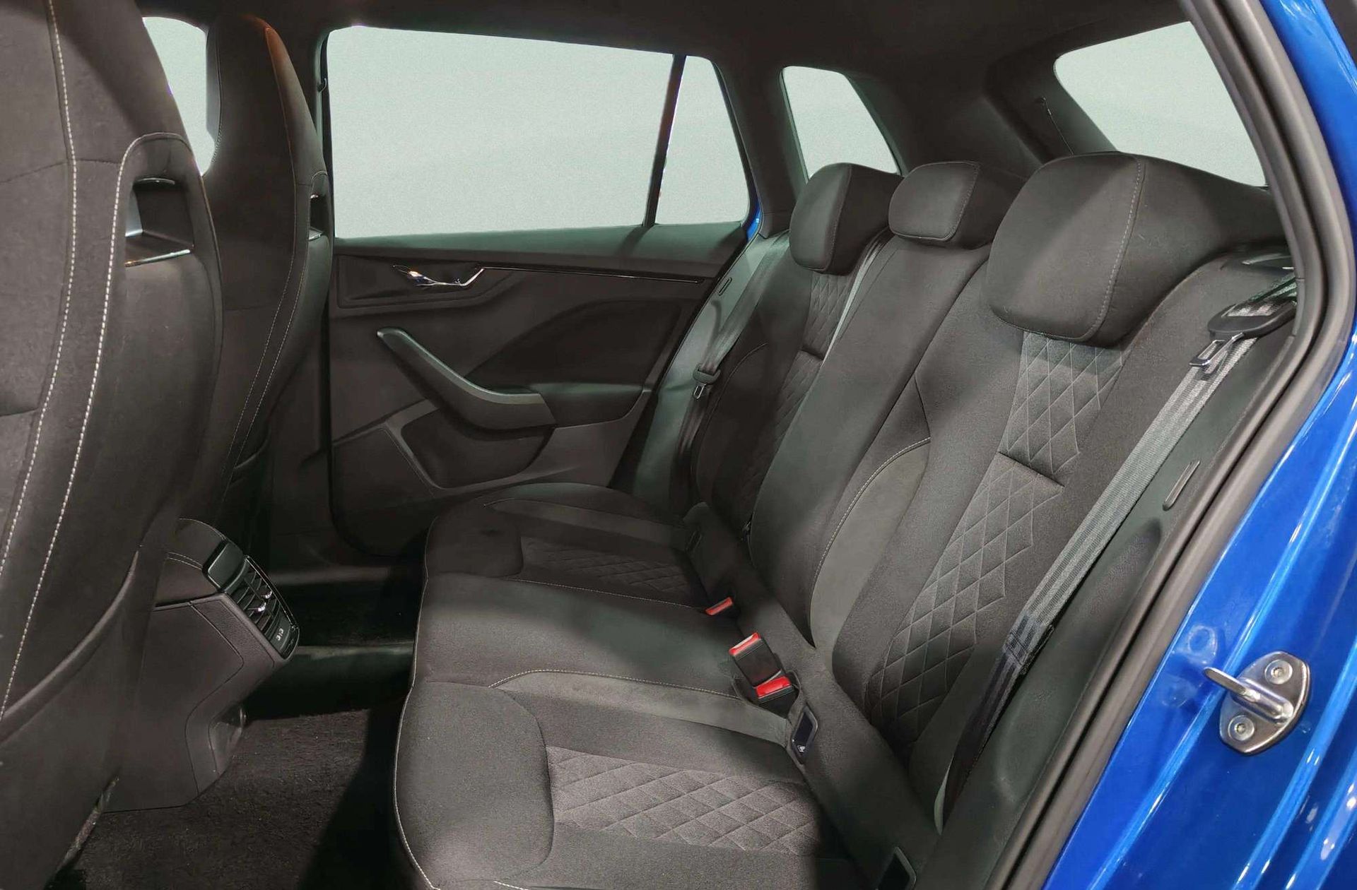 Škoda Kamiq 1.0 TSI Sport - foto 13