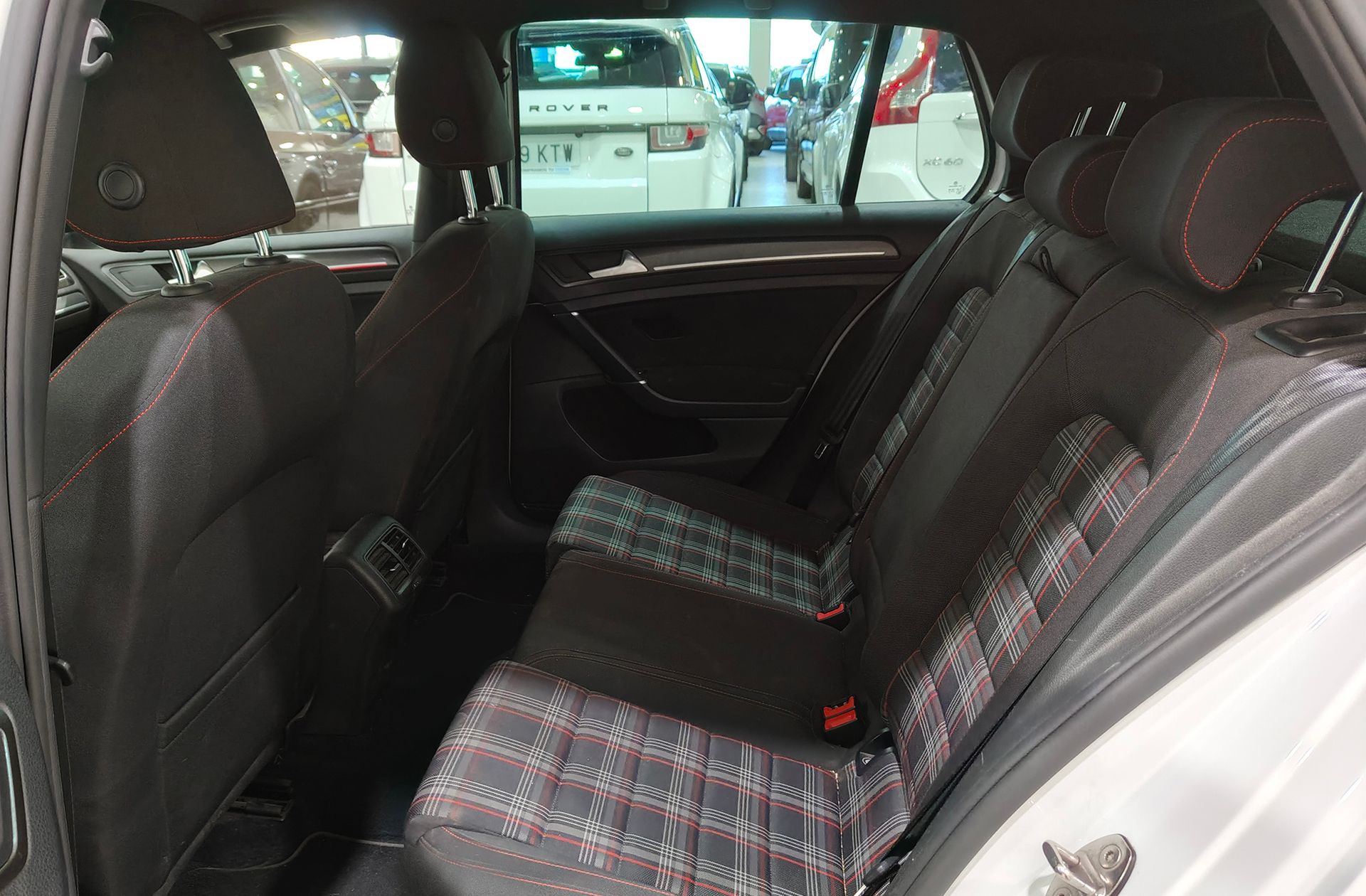 Volkswagen Golf GTI 2.0 TSI DSG - foto 13