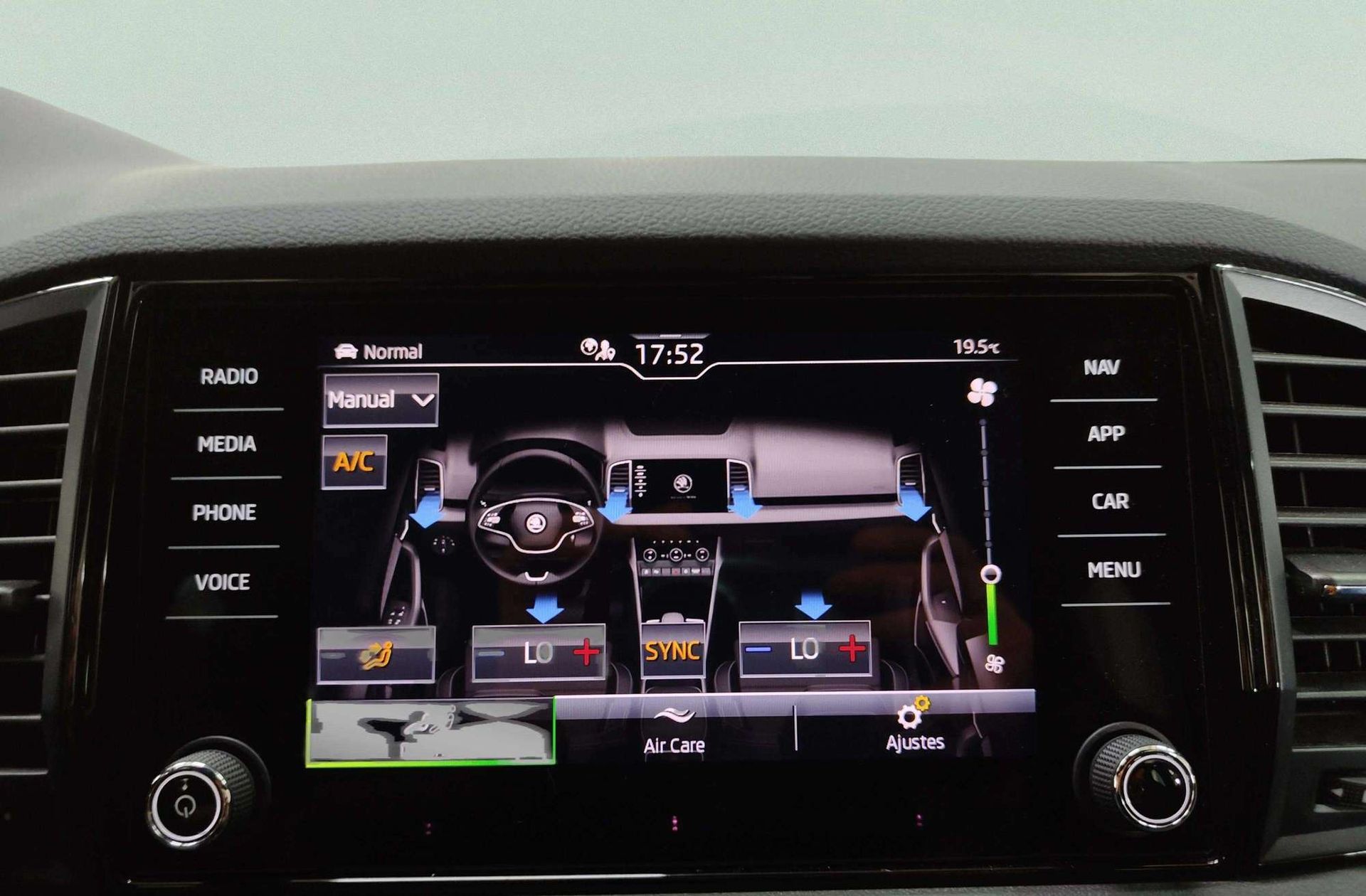 Škoda Karoq 1.5 TSI ACT Sportline DSG - foto 32