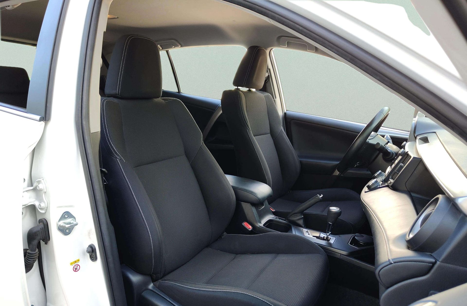 Toyota RAV4 2.5l hybrid Advance Pack Drive 2WD - foto 16