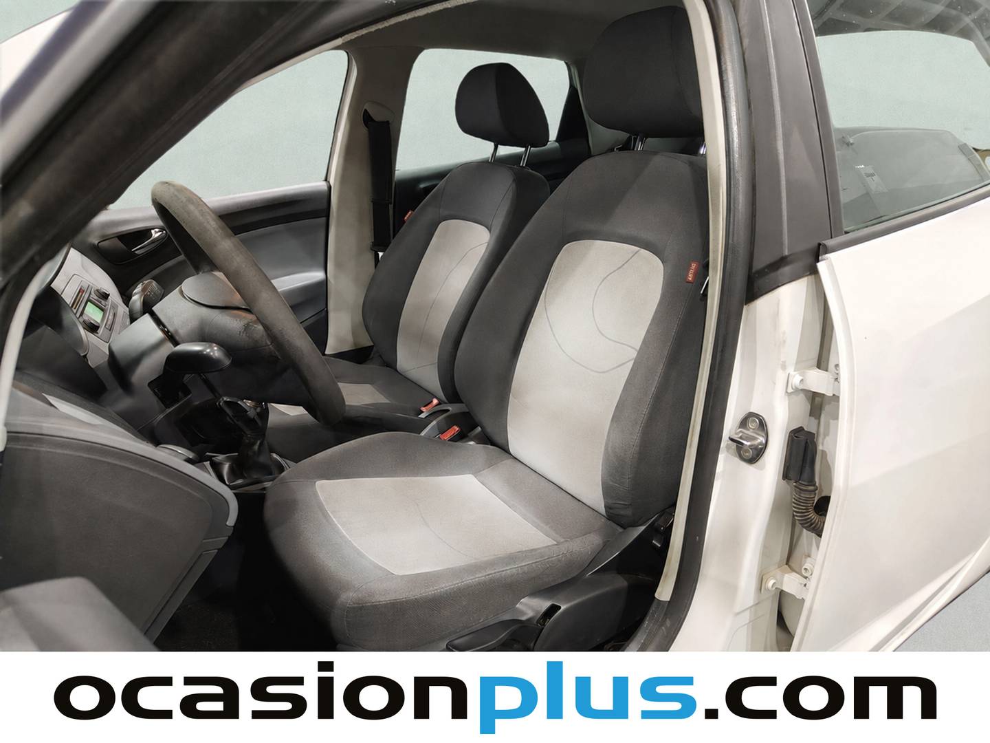 Foto asientos delanteros Seat Ibiza Seat Ibiza 1.6 TDI CR Reference (90 CV)