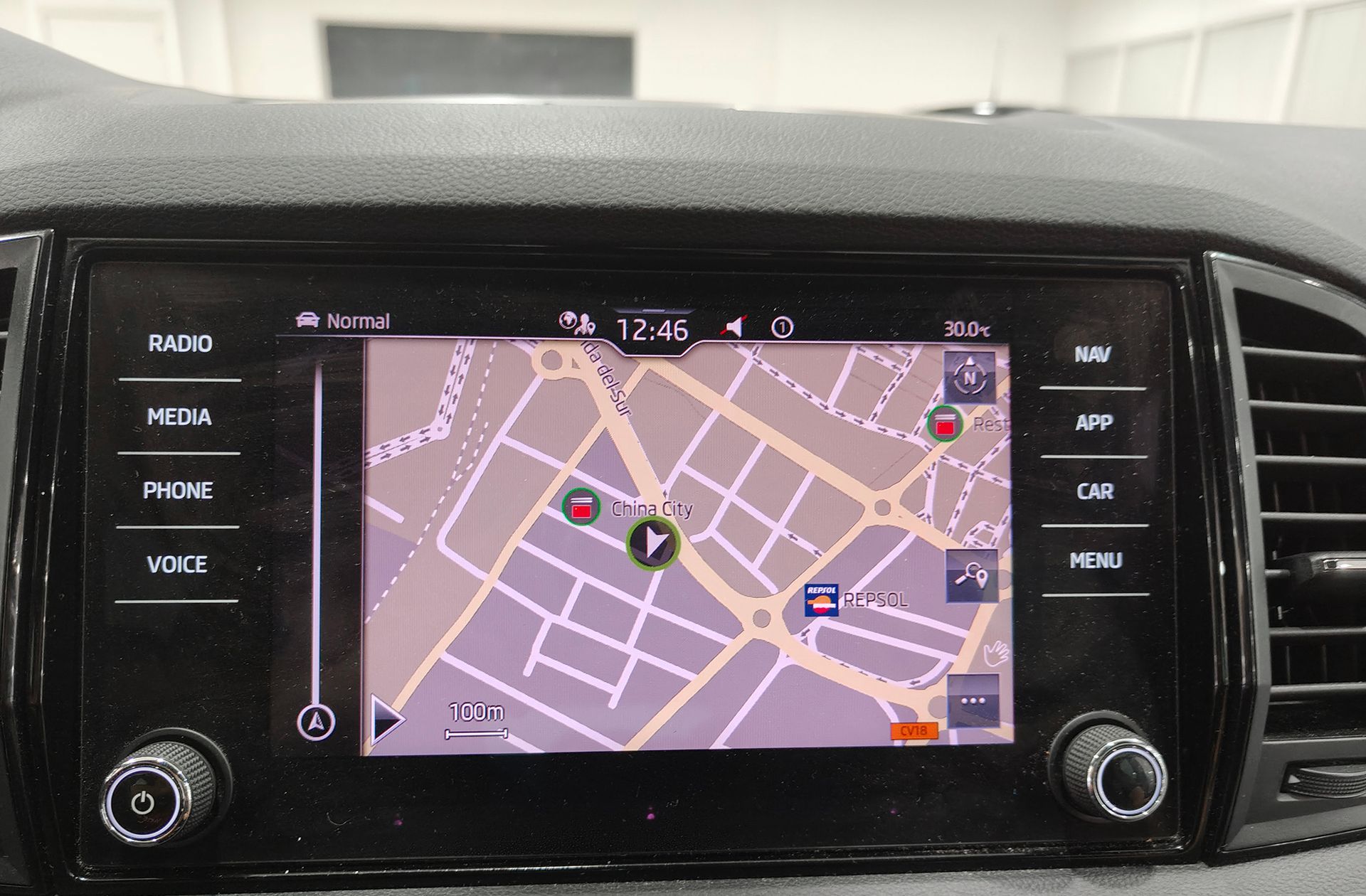 Škoda Karoq 2.0 TDI Sportline - foto 10