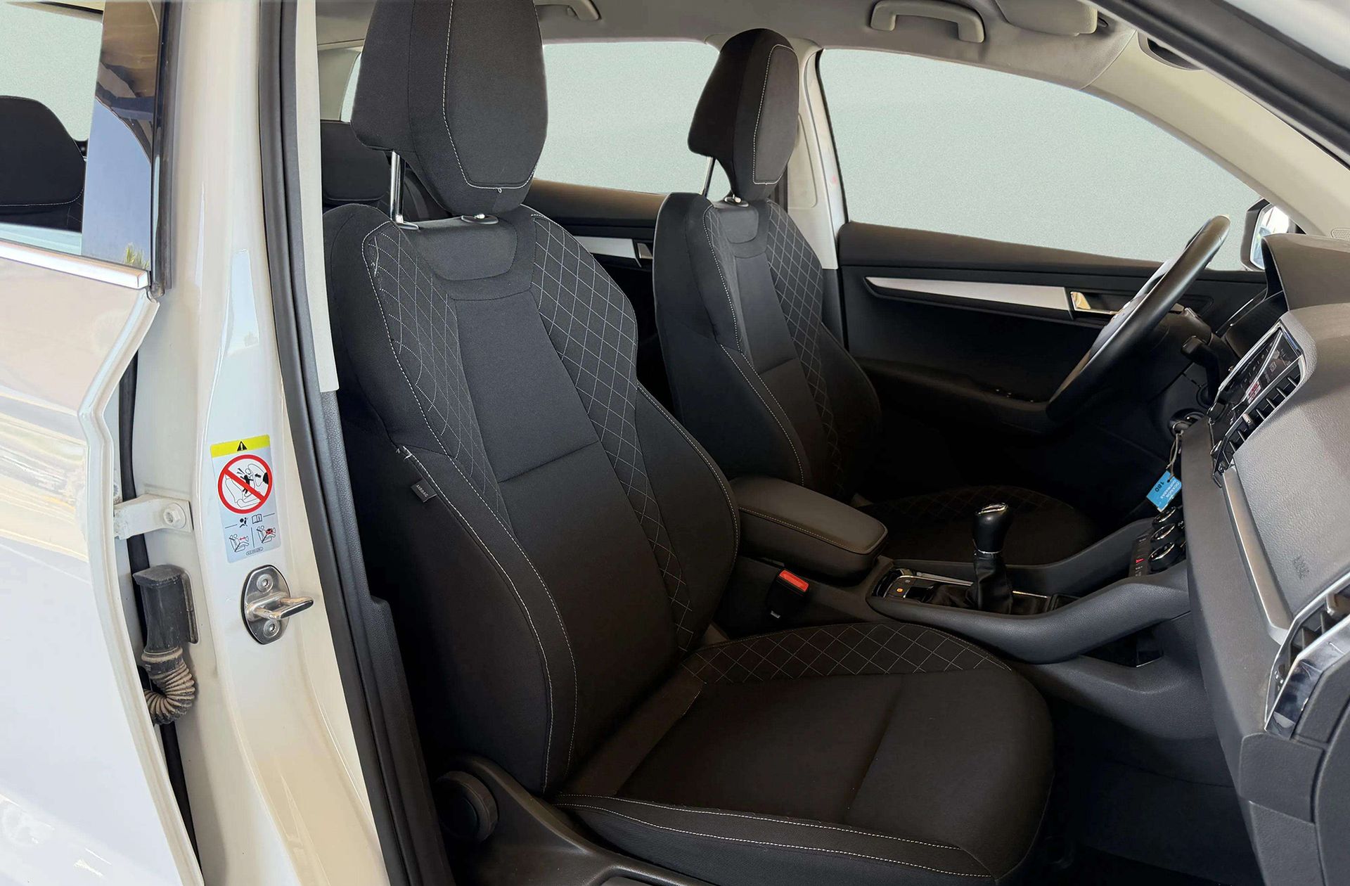 Škoda Karoq 1.5 TSI ACT Ambition - foto 16