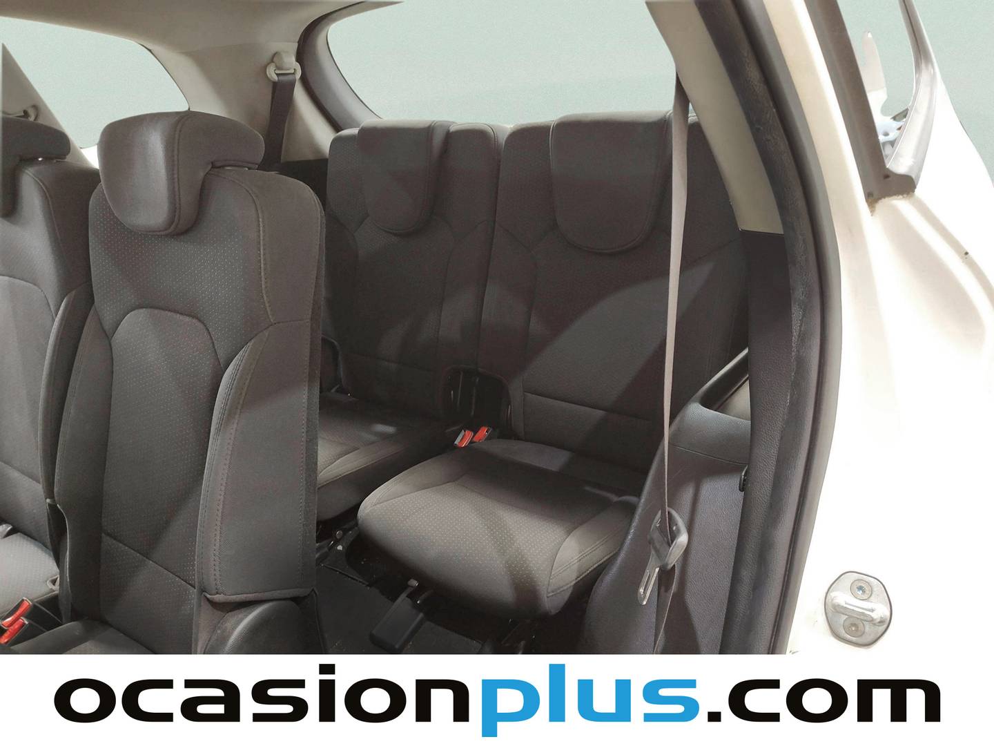 Extras y acabados del KIA Carens KIA Carens 1.6 GDi Concept (135 CV) 7 Plazas