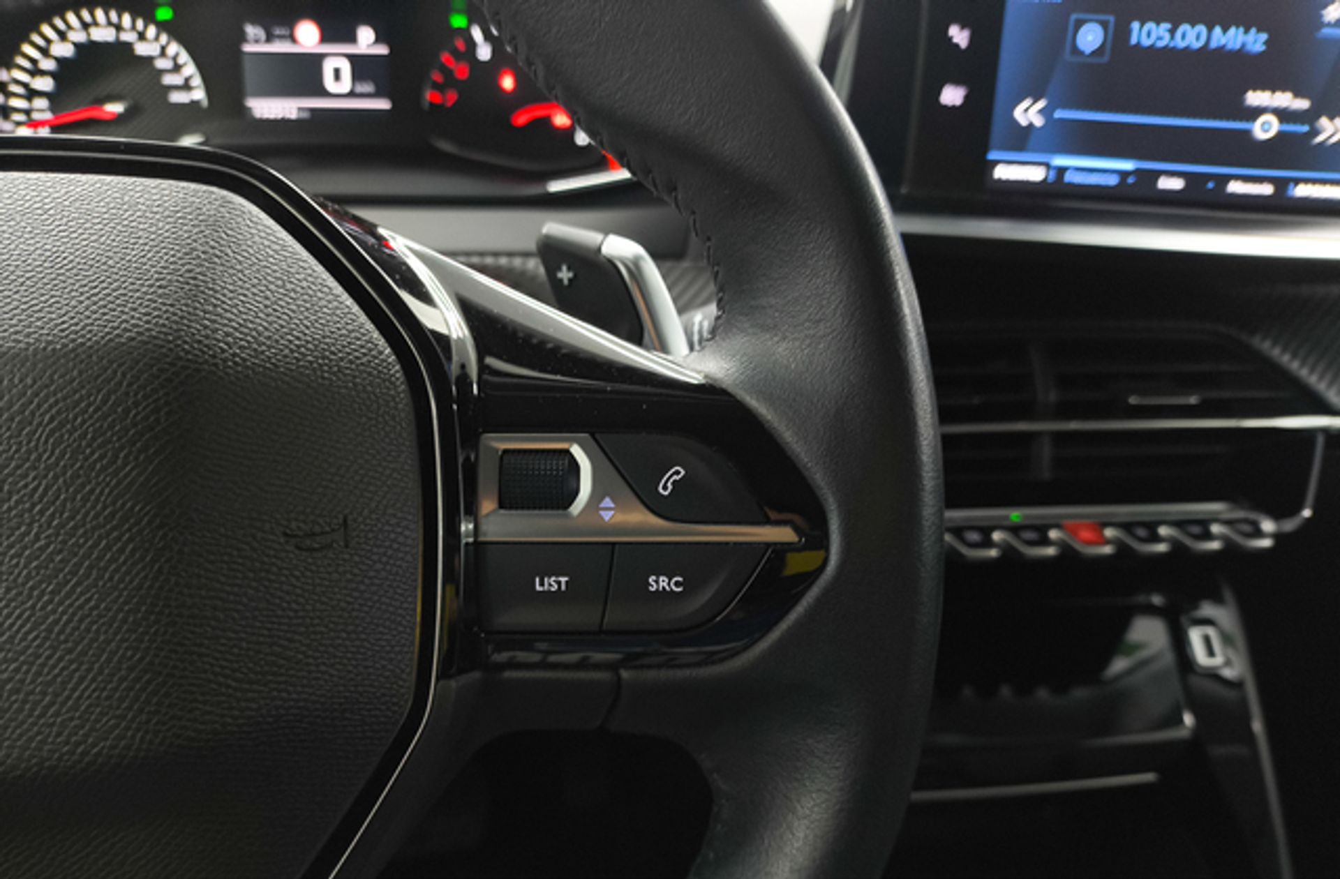 Peugeot 2008 PureTech 130 Allure EAT8 - foto 30