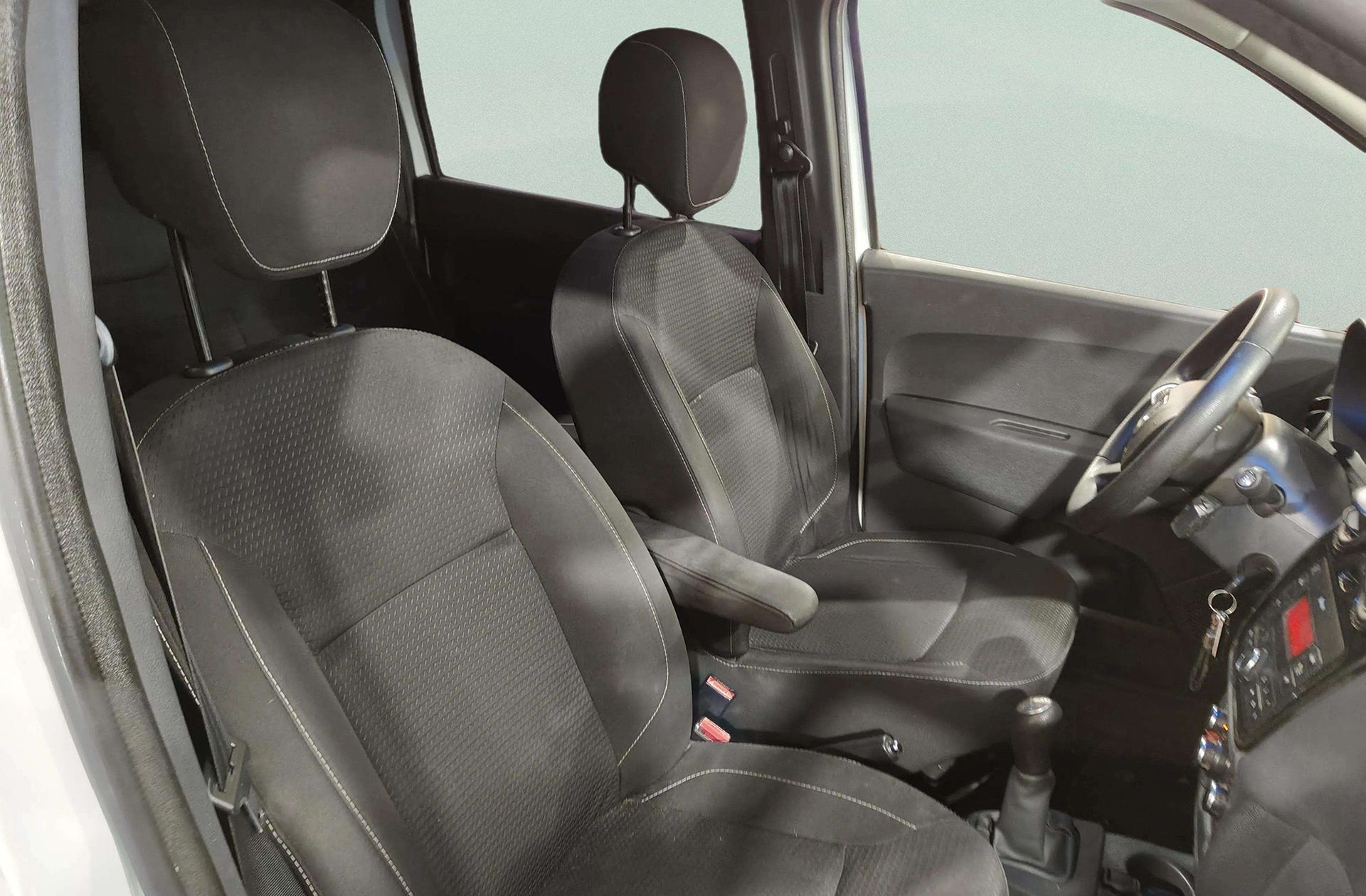 Dacia Lodgy Laureate TCe 7 plazas - foto 14