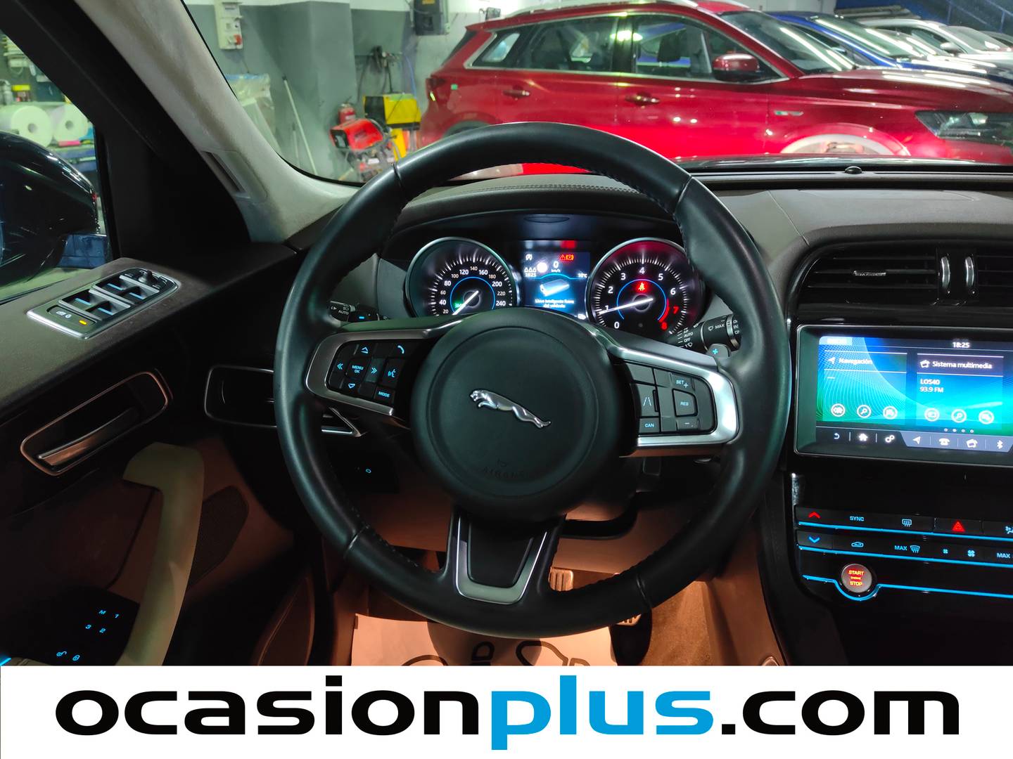 Foto Jaguar F-Pace Jaguar F-PACE 2.0T i4 Prestige AWD Auto (250 CV)