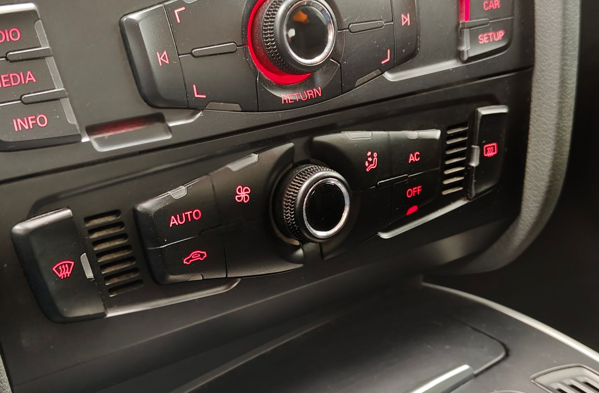 Audi A4 2.0 TFSI multitronic - foto 33