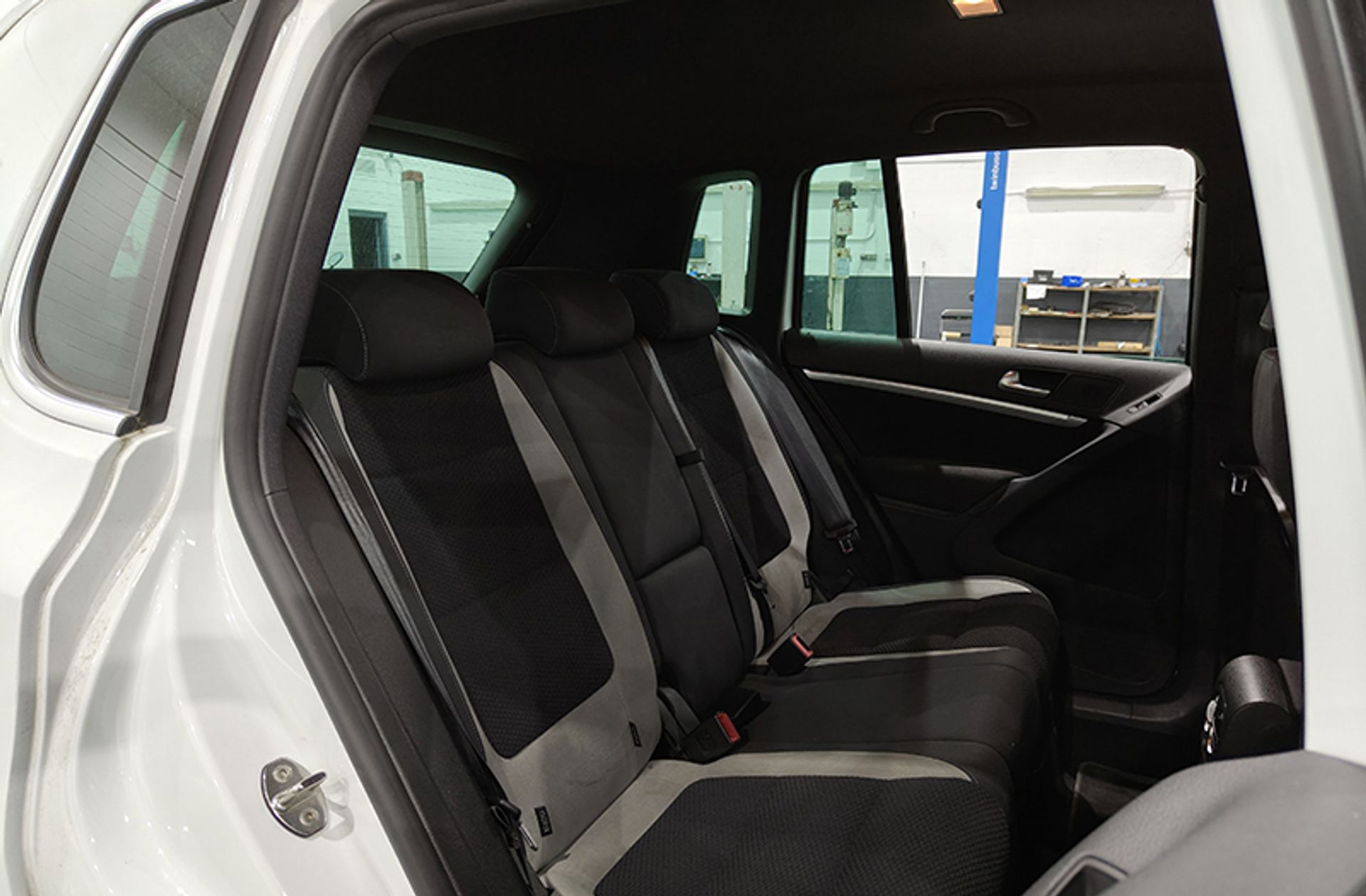 Volkswagen Tiguan Business 2.0 TDI BMT 4Motion - foto 17