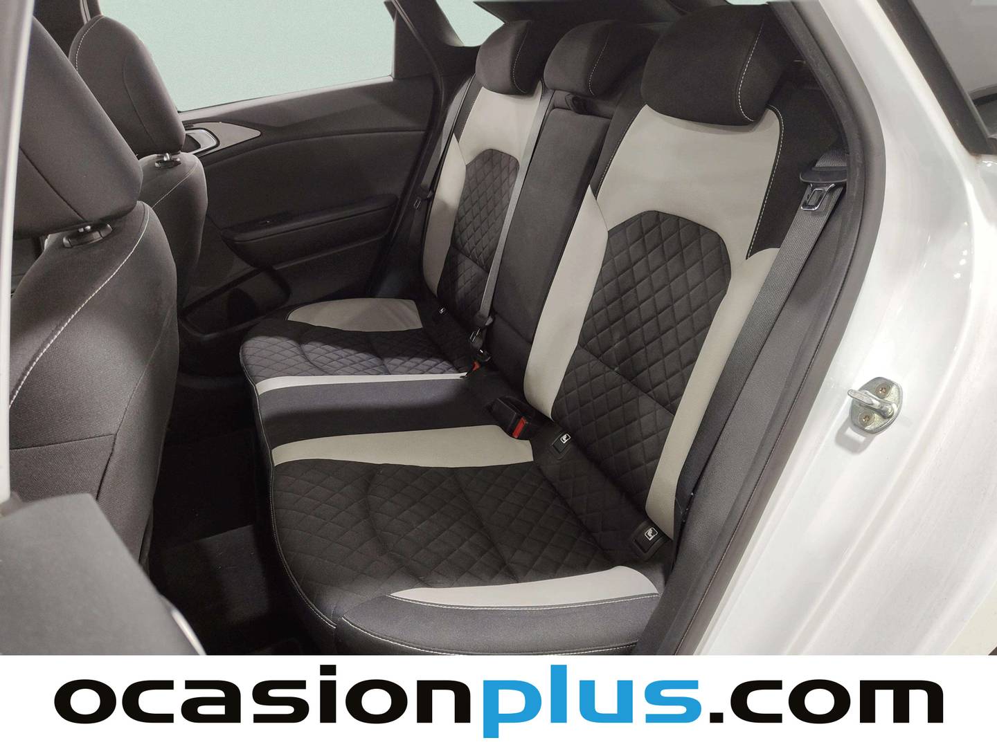 Foto asientos traseros KIA Ceed KIA Ceed 1.6 MHEV GT Line DCT (136 CV)